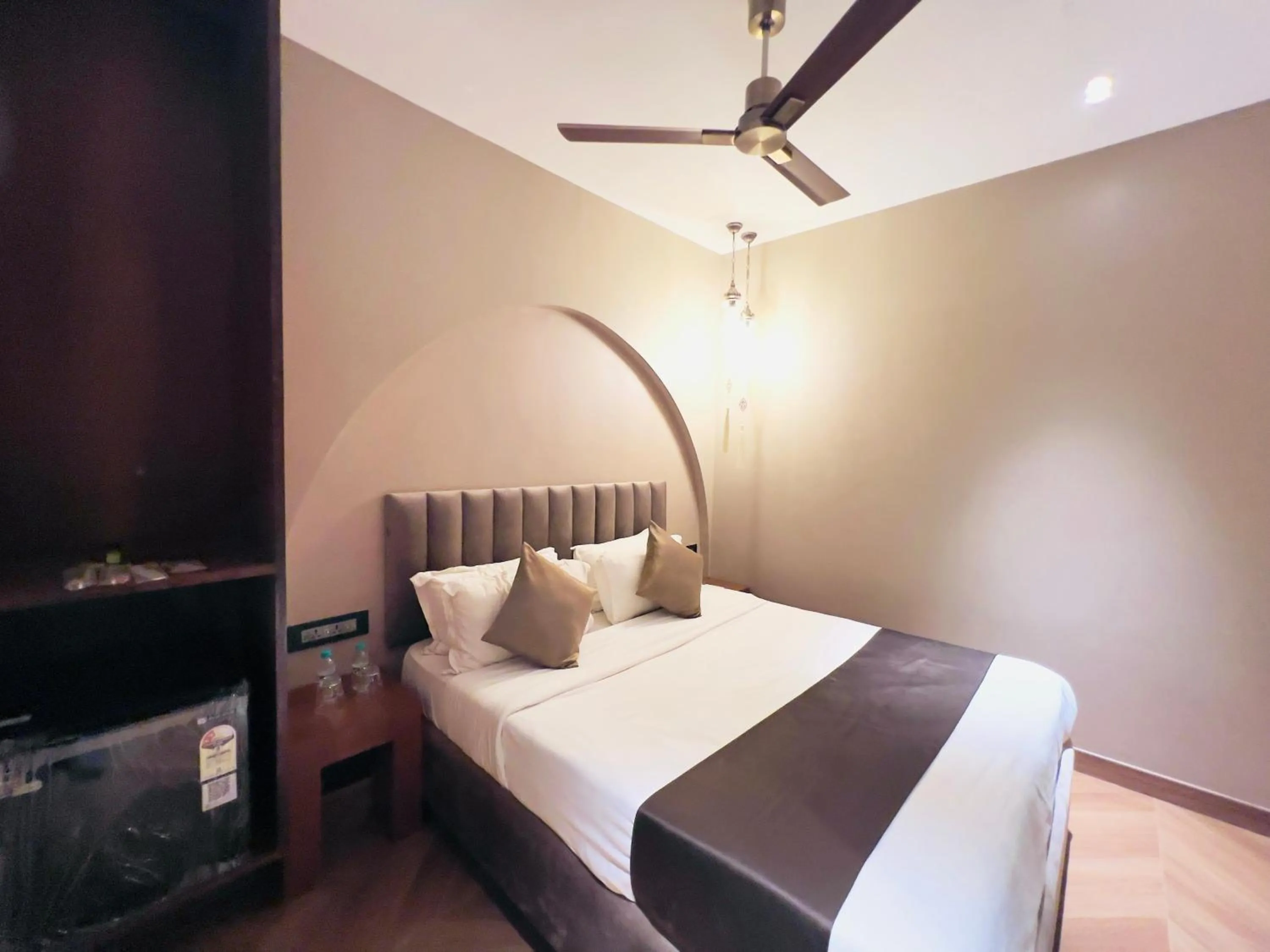 Bed in Hotel White Pearl - Colaba Mumbai