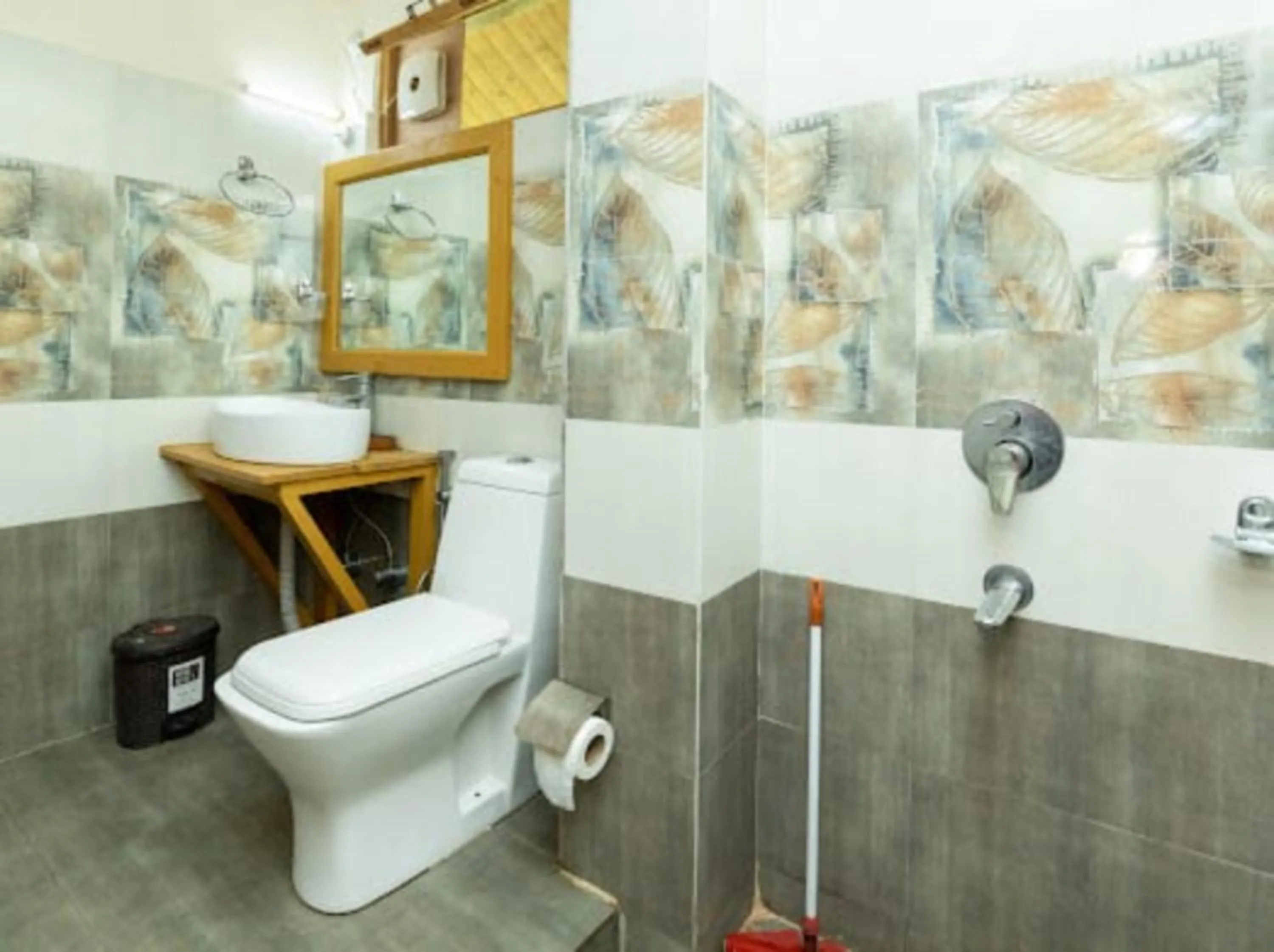 Shower in Majestic View Cottages