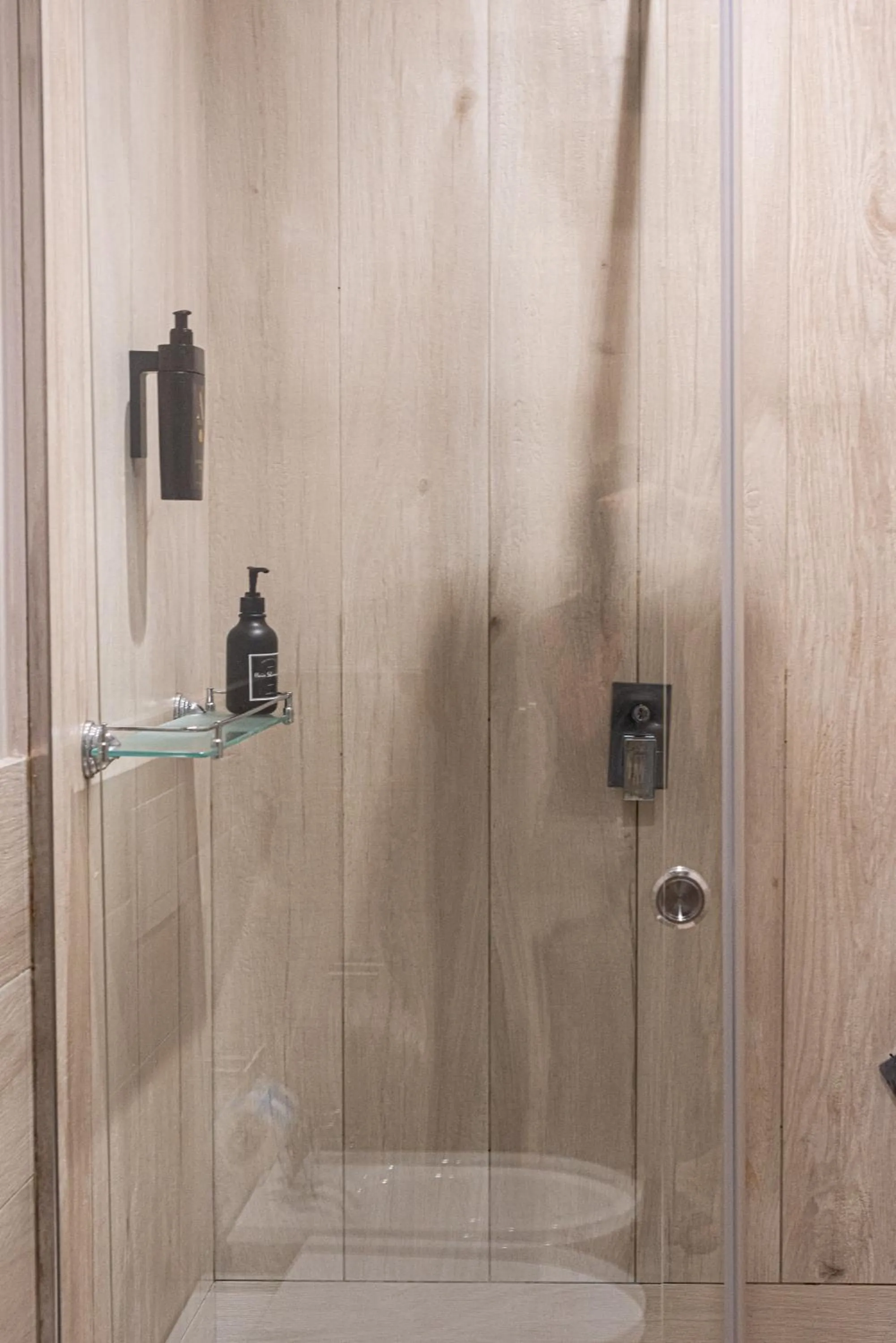 Shower in Neapolis Lifestyle