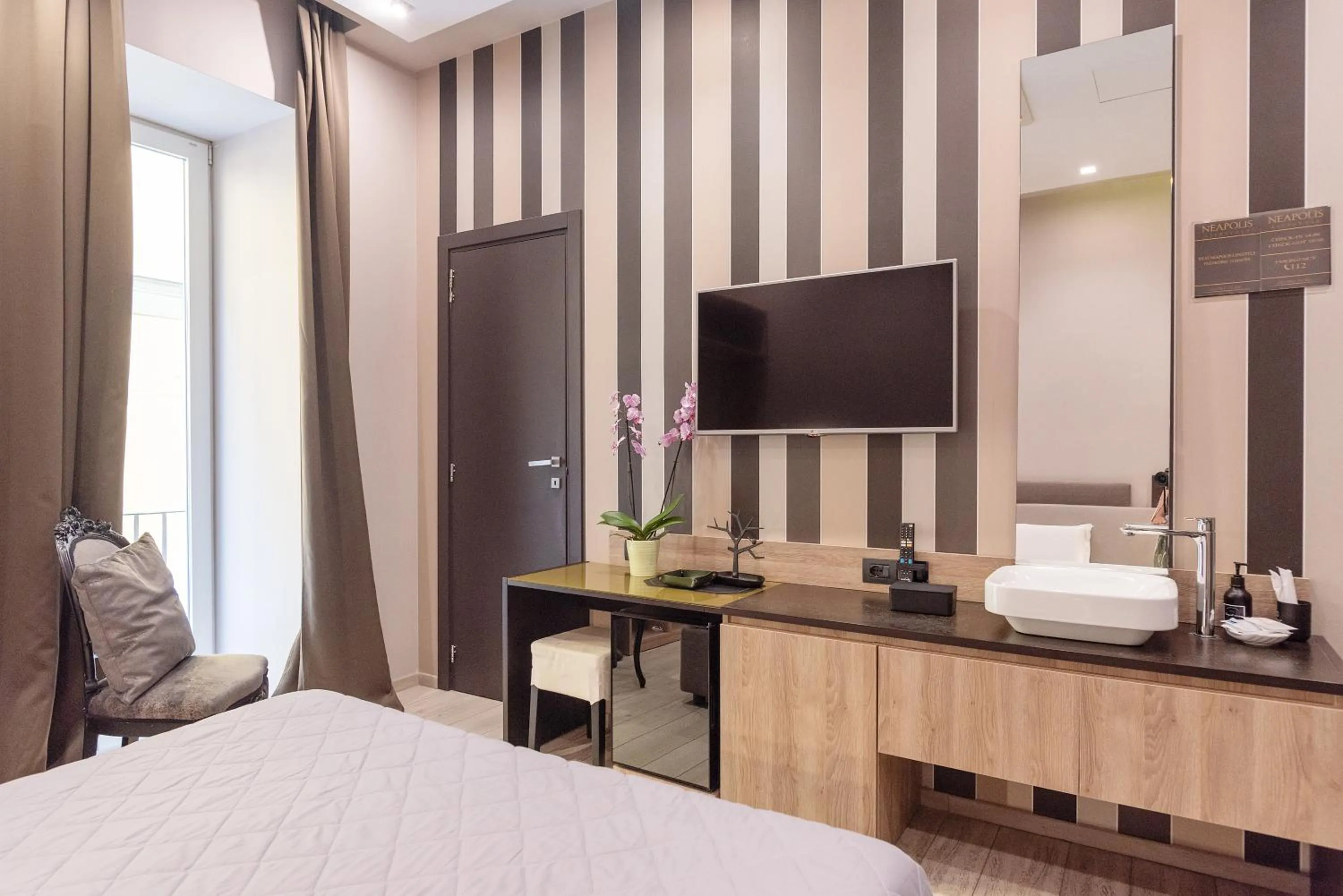 Photo of the whole room, Bed in Neapolis Lifestyle