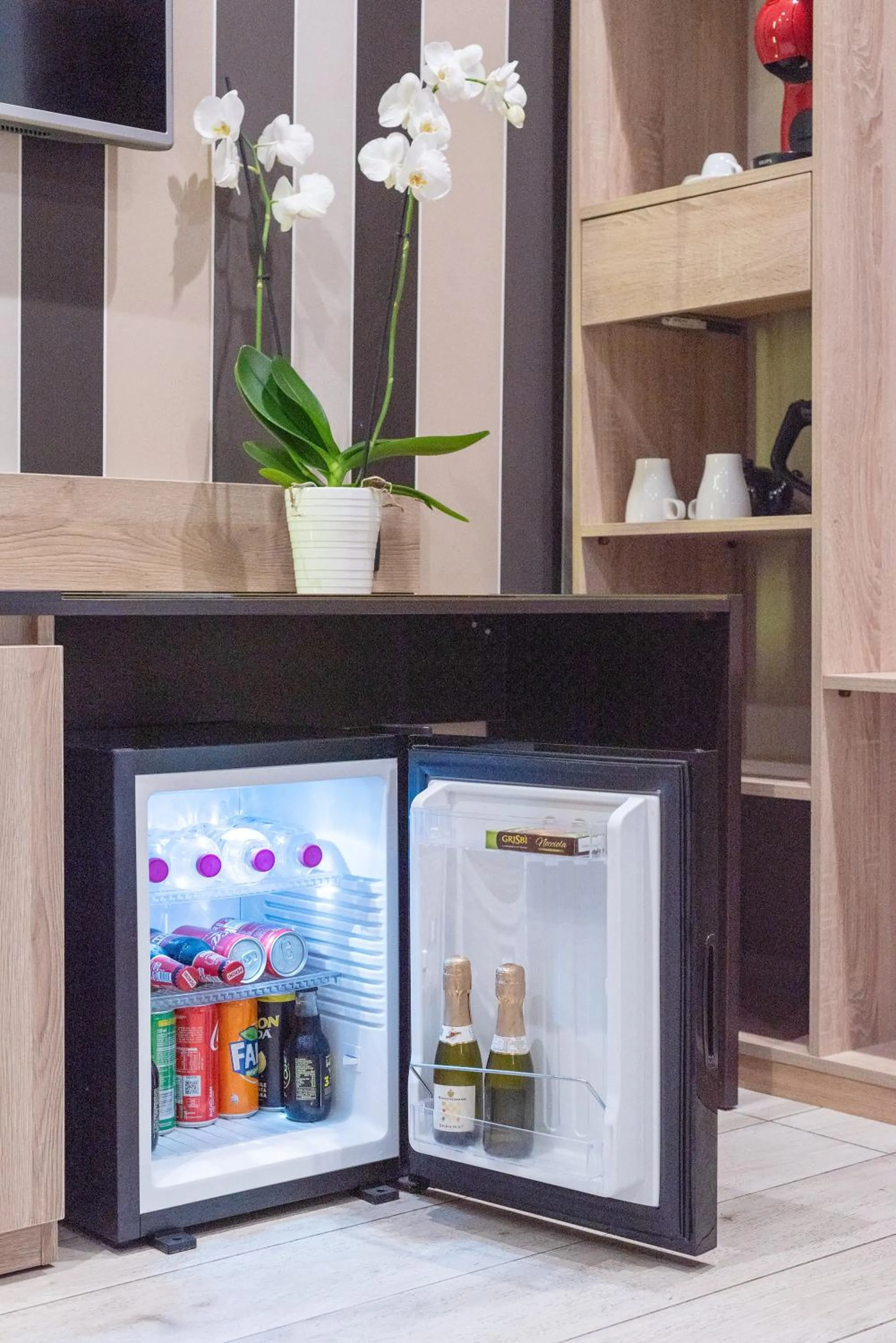 minibar in Neapolis Lifestyle
