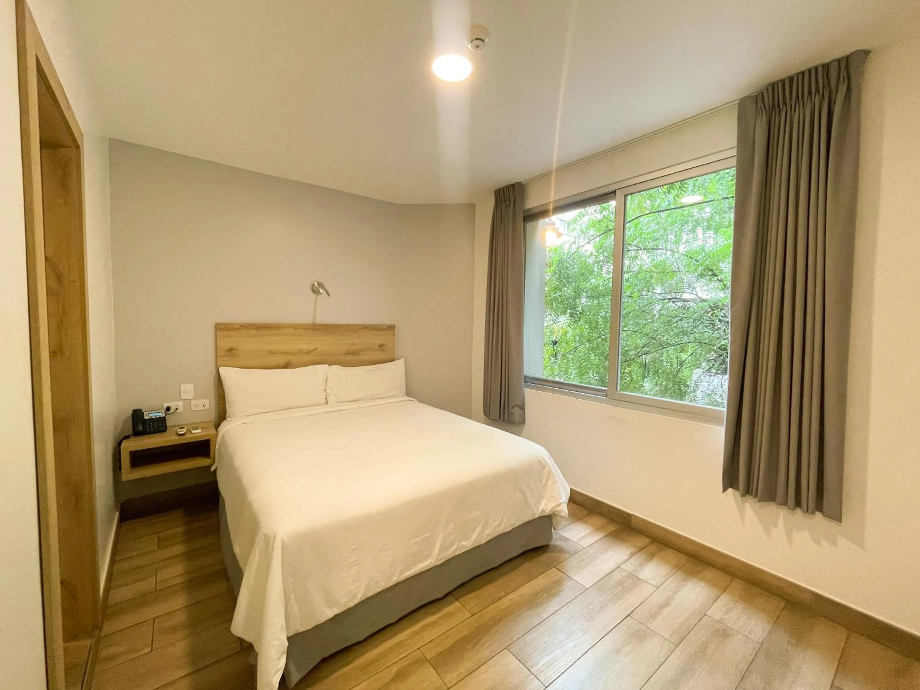 Bedroom, Bed in The Park Hotel