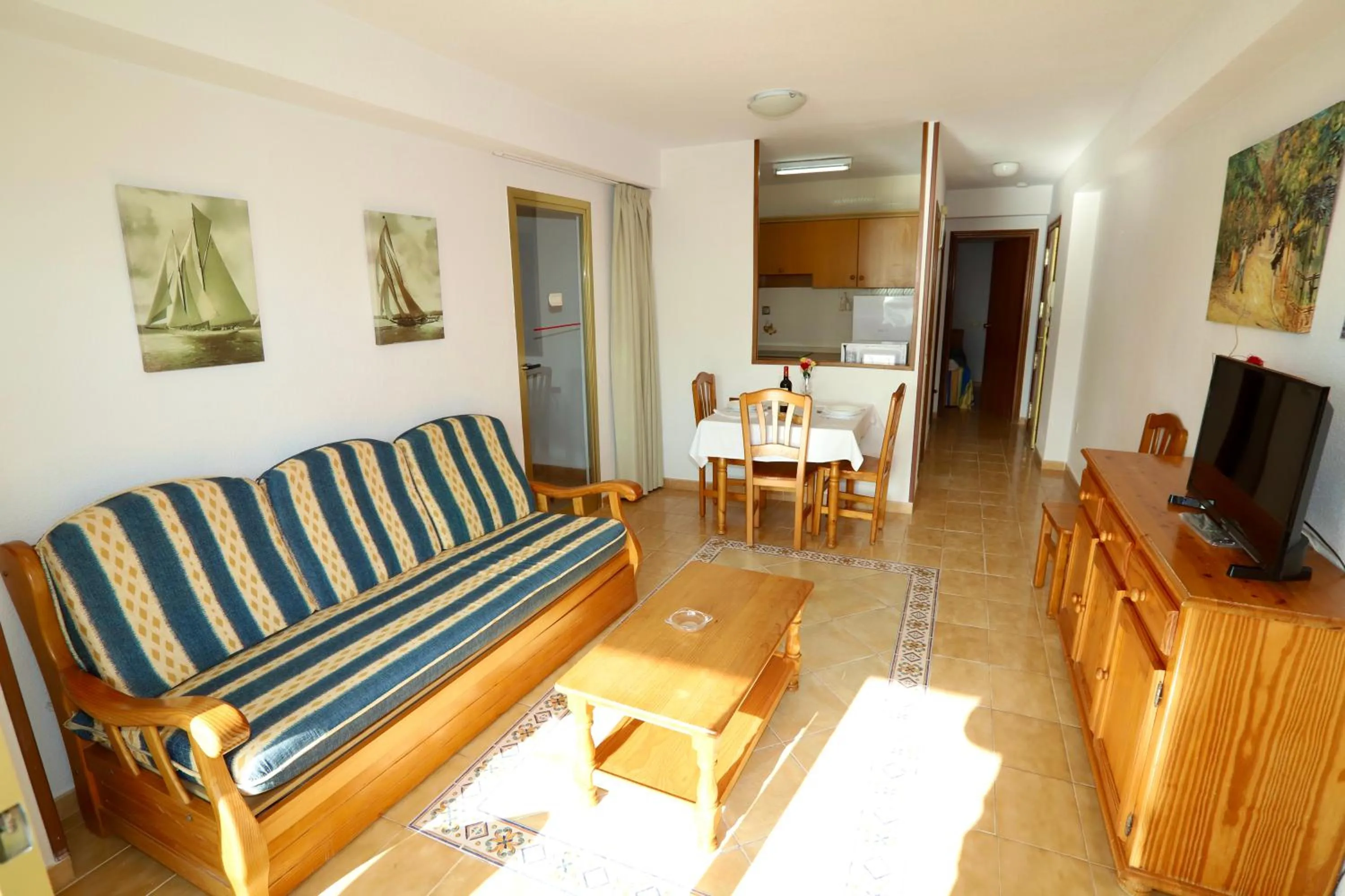 Living room in Apartamentos Torre Gerona