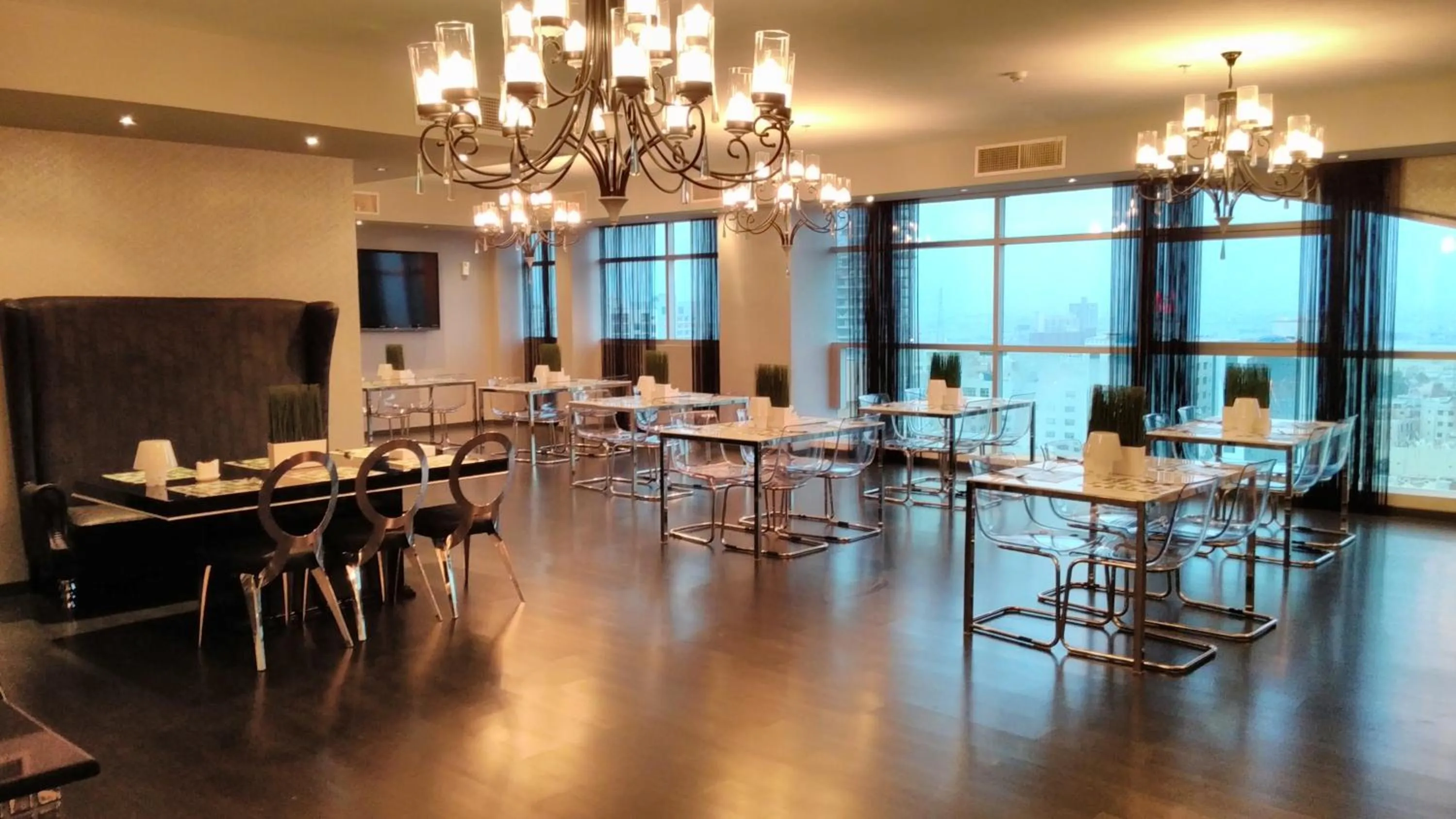 Restaurant/places to eat in Al Manzil Hotel Bahrain