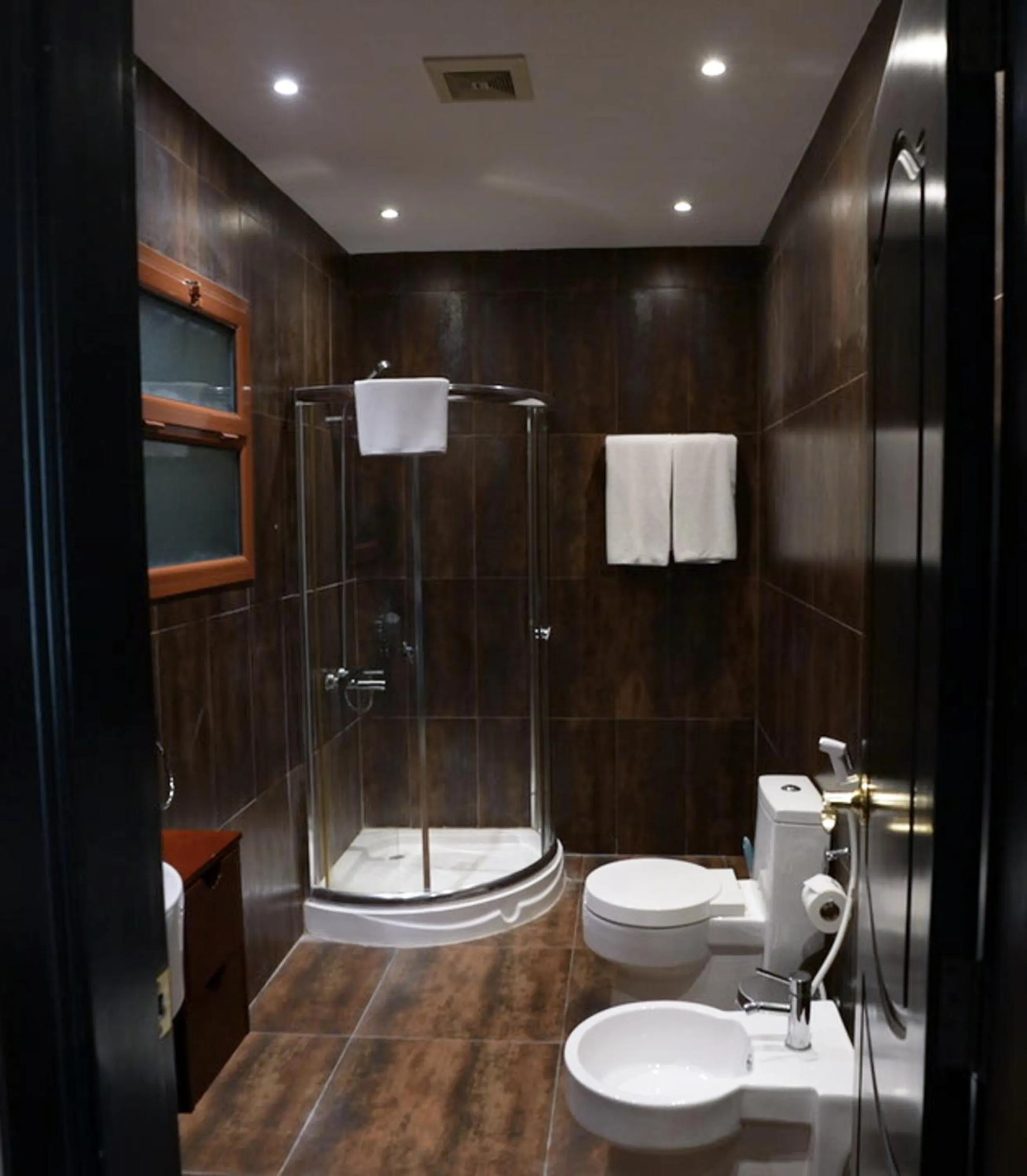 Shower in Al Manzil Hotel Bahrain