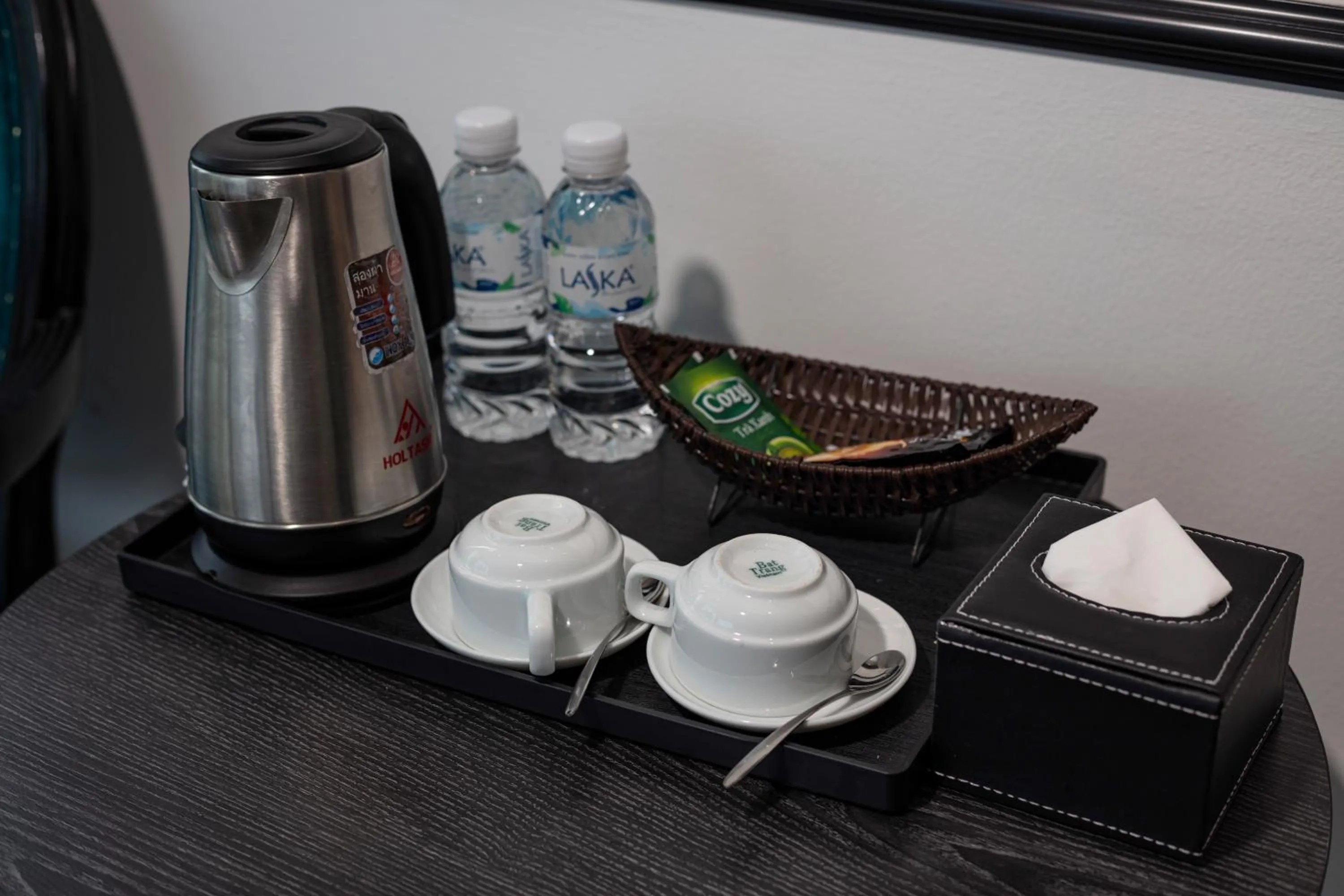 Coffee/tea facilities in Azen Lakeside Hotel & Travel