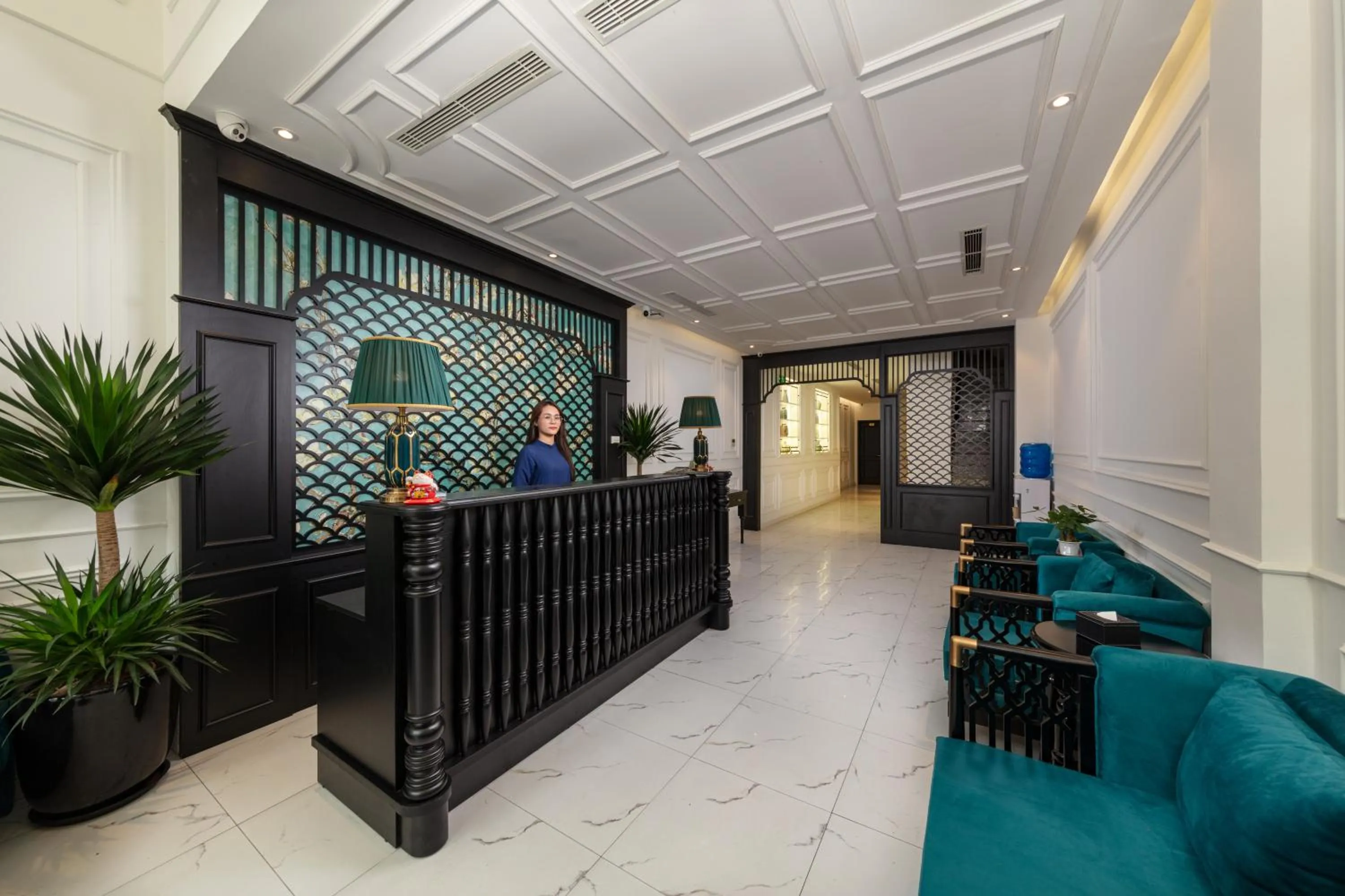 Living room in Azen Lakeside Hotel & Travel