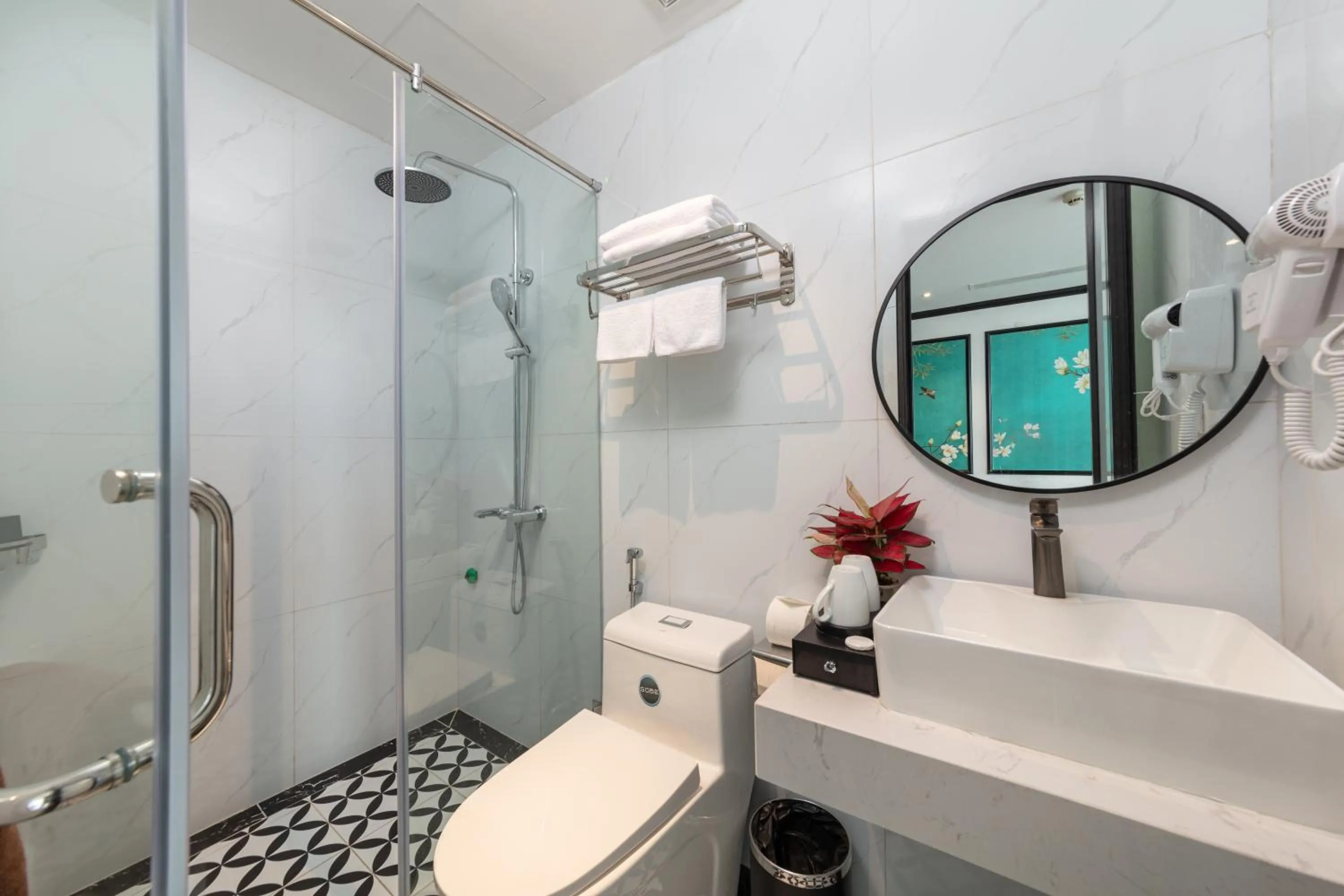 Shower in Azen Lakeside Hotel & Travel