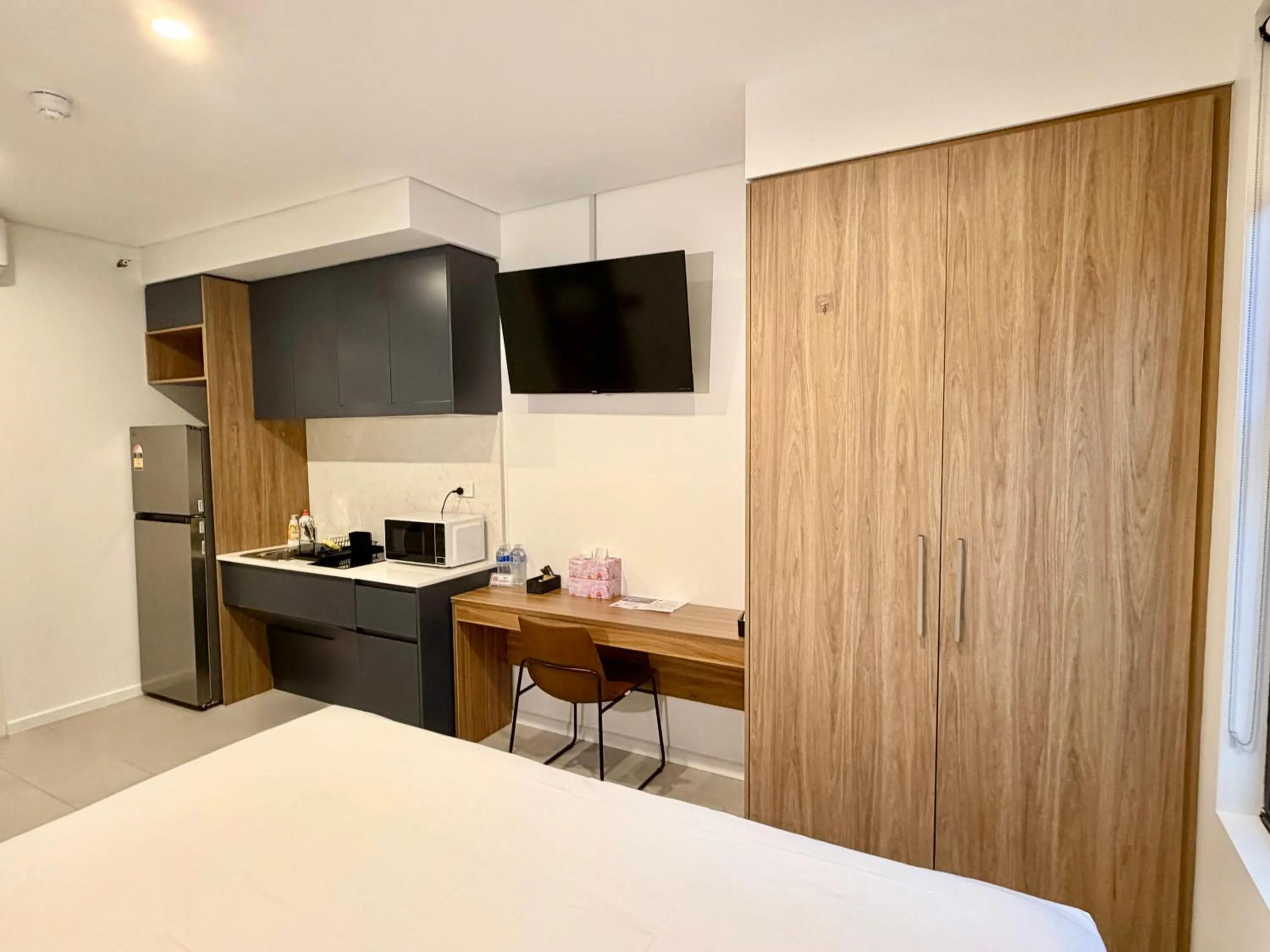 kitchen, Bed in The Park OASIS Burwood