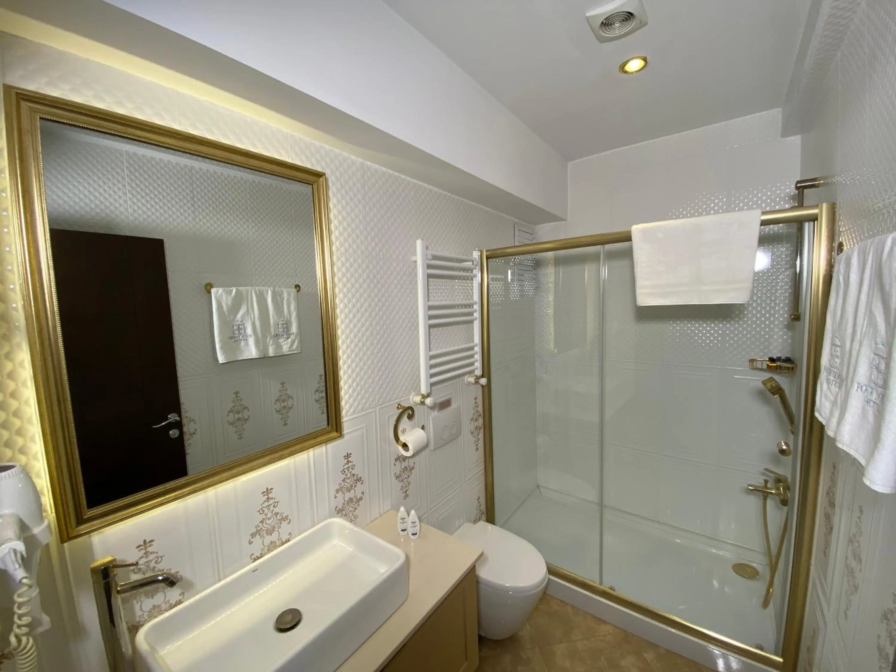 Bathroom in Four Doors Hotel