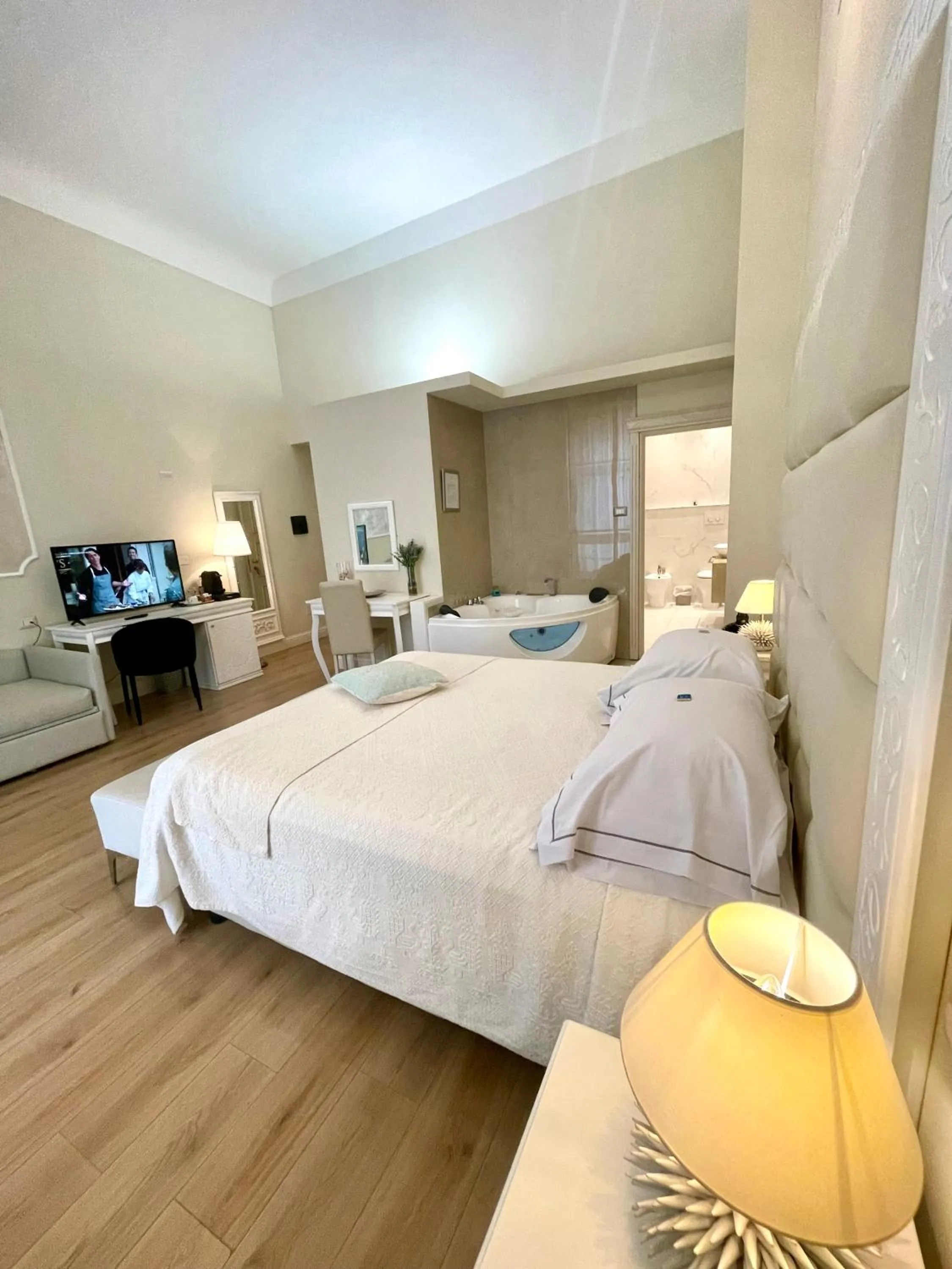 Photo of the whole room, Bed in Palazzo Pischedda