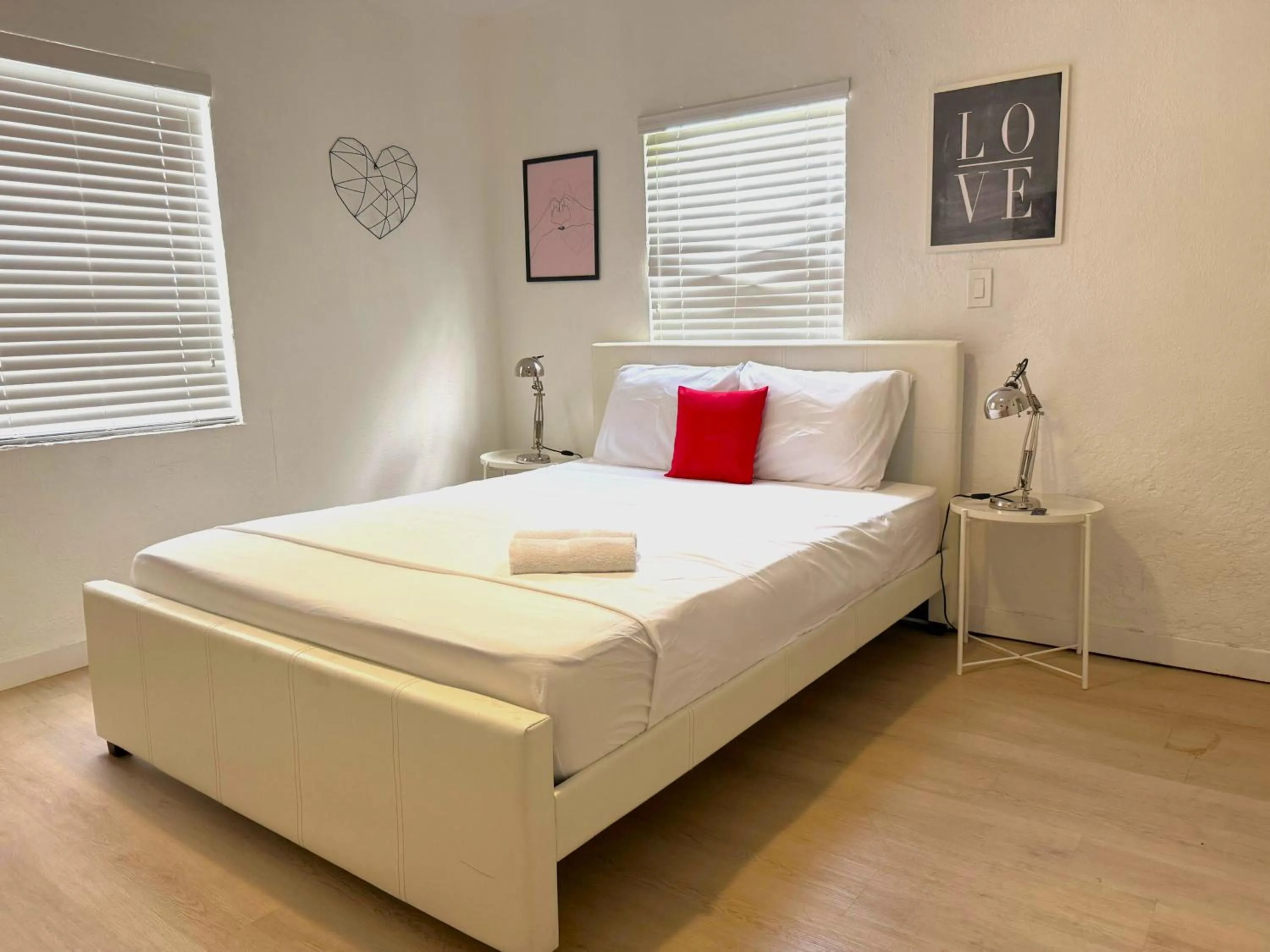 Bed in Wynwood Bungalows By Renzzi