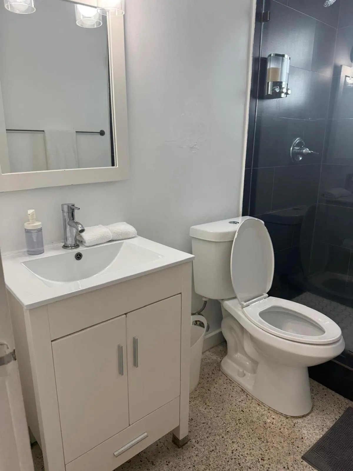 Bathroom in Wynwood Bungalows By Renzzi