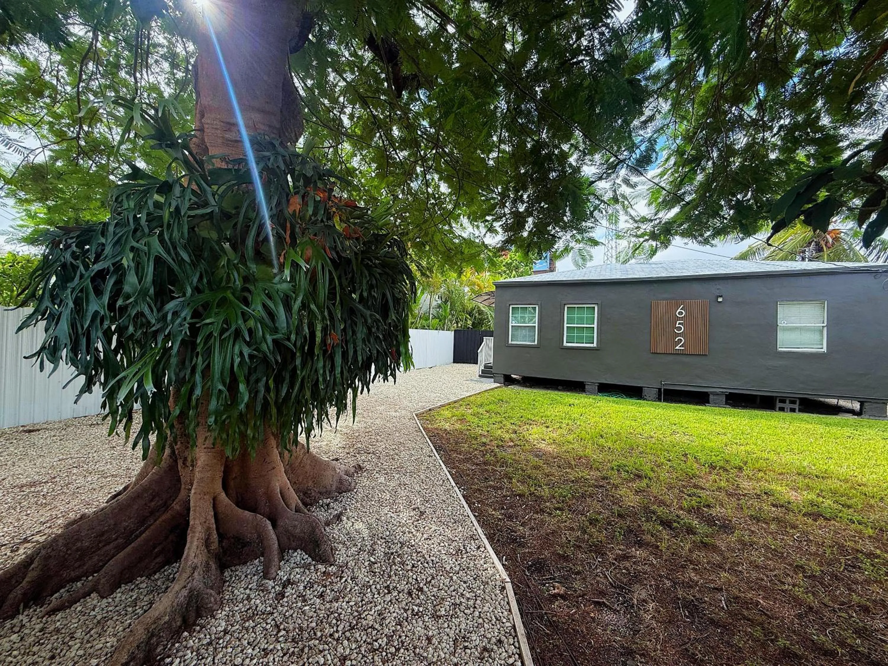 Day in Wynwood Bungalows By Renzzi