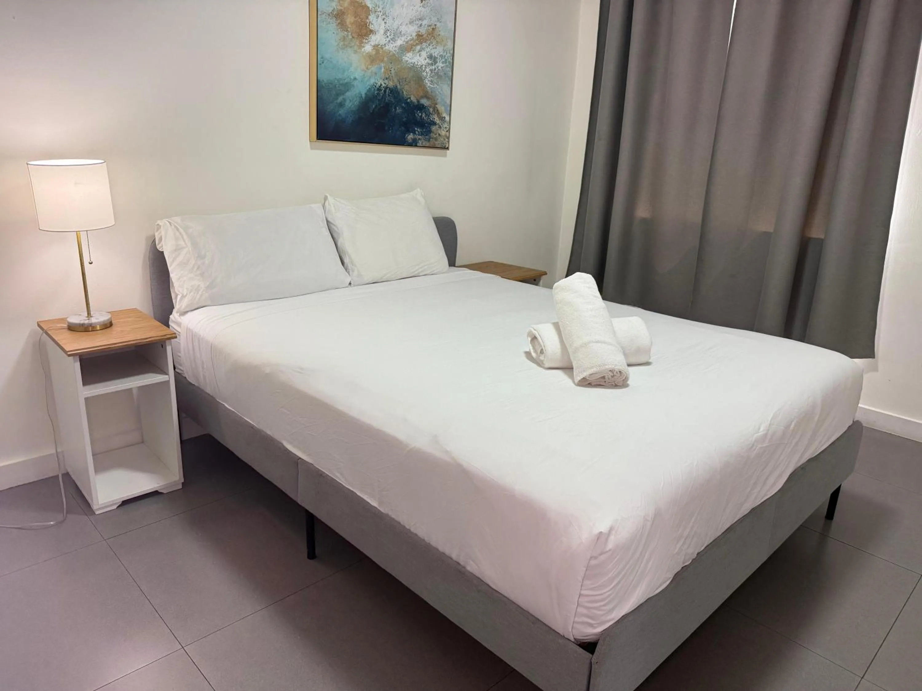 Photo of the whole room, Bed in Wynwood Bungalows By Renzzi