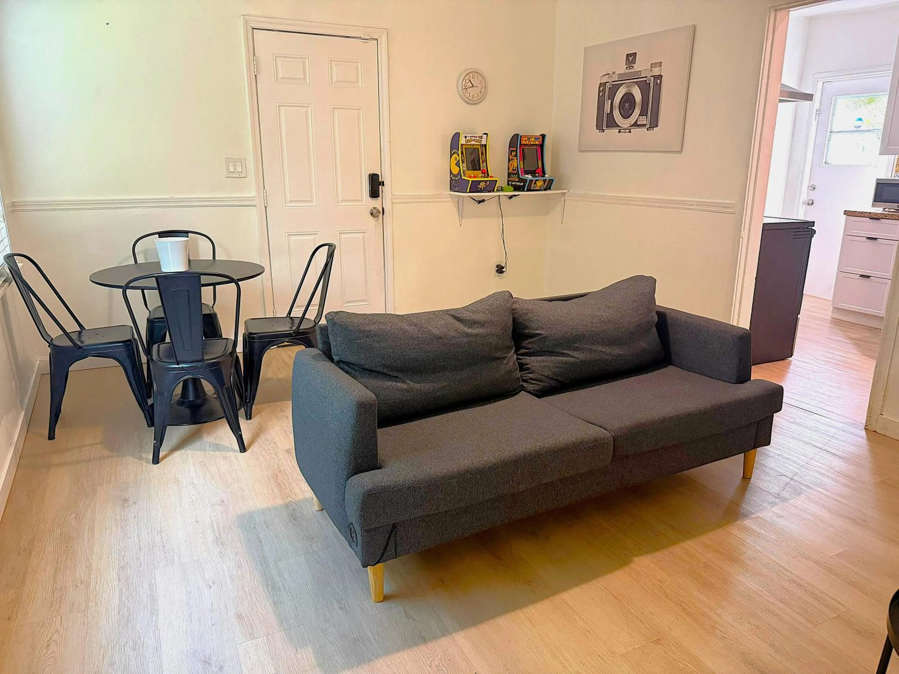 Living room in Wynwood Bungalows By Renzzi