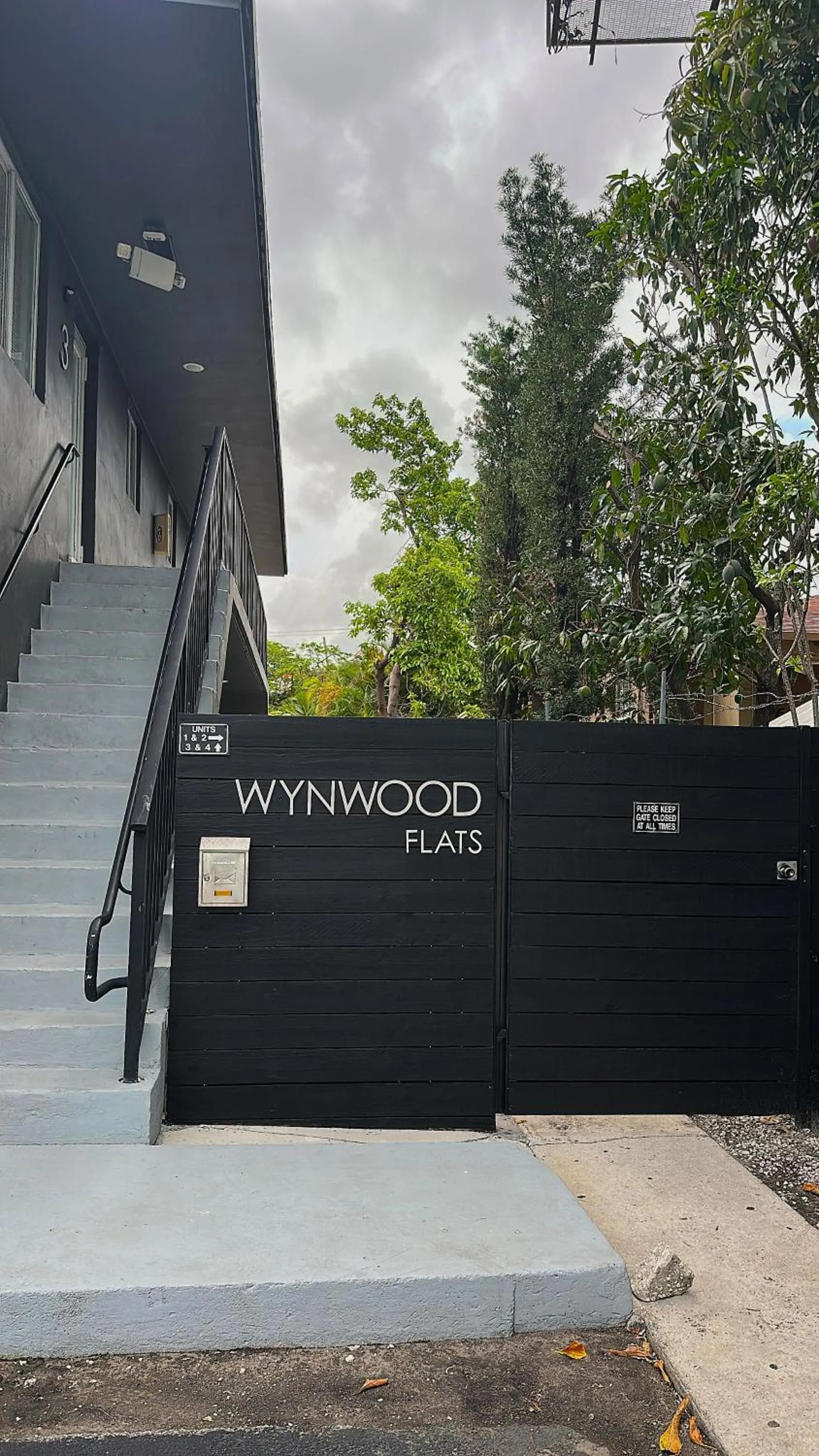 Facade/entrance in Wynwood Bungalows By Renzzi