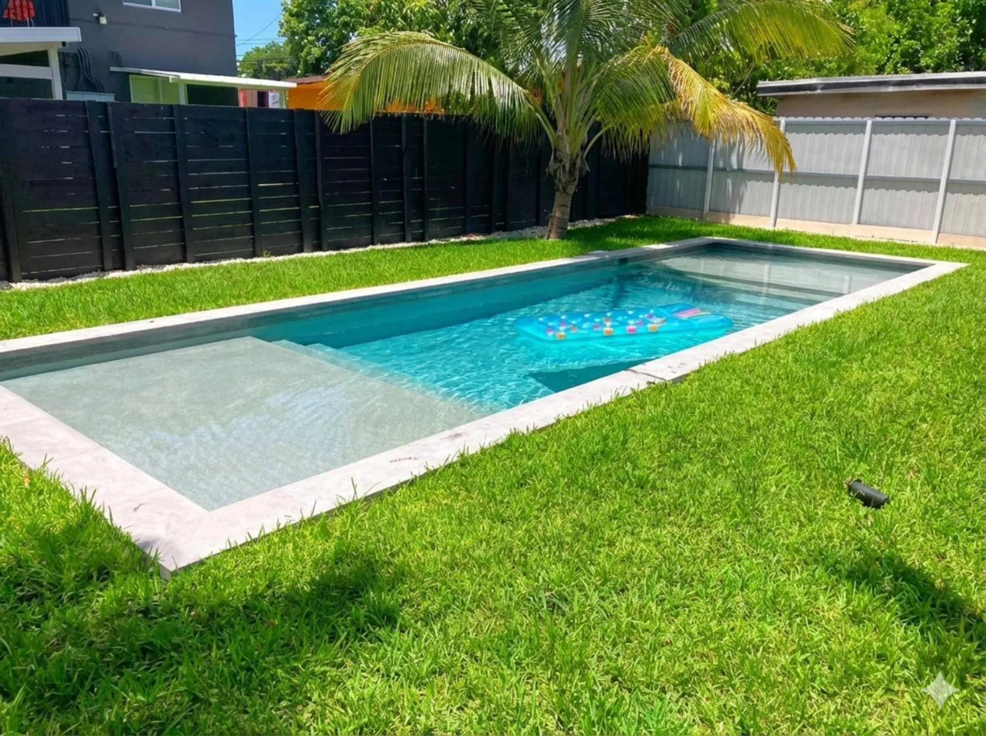 Day in Wynwood Bungalows By Renzzi
