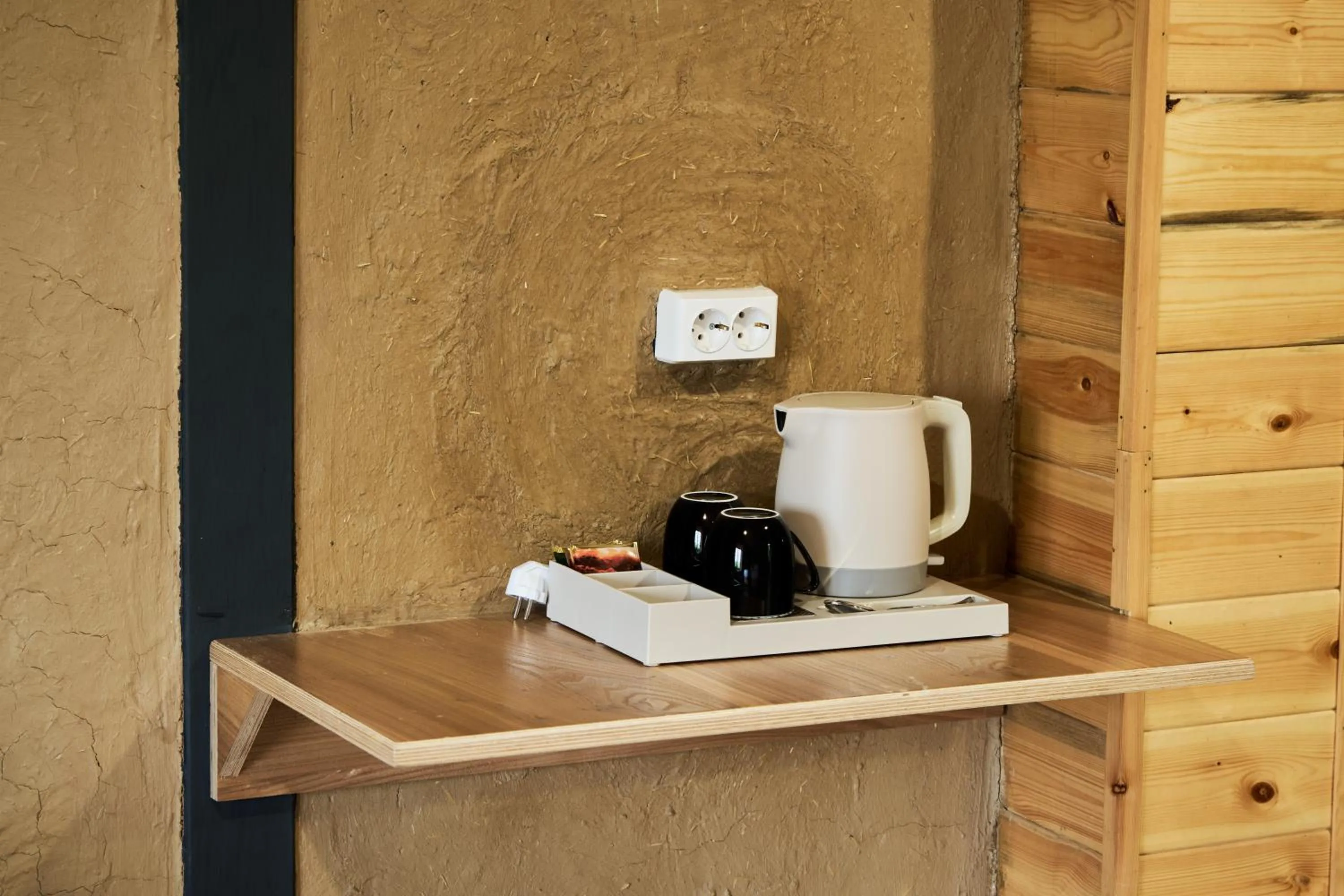 Coffee/tea facilities in Pristine Hotel