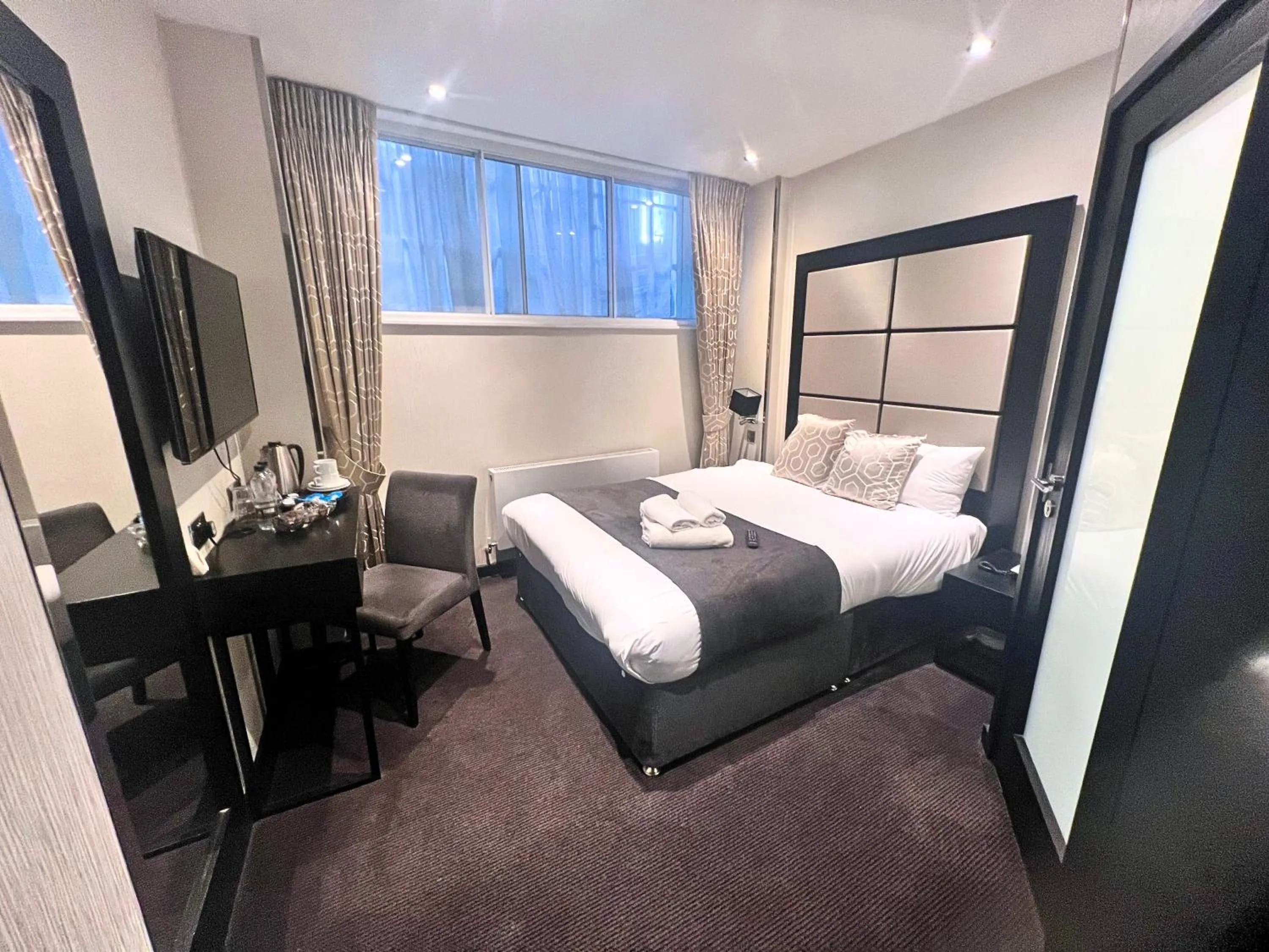 Bed in Great St Helen Hotel