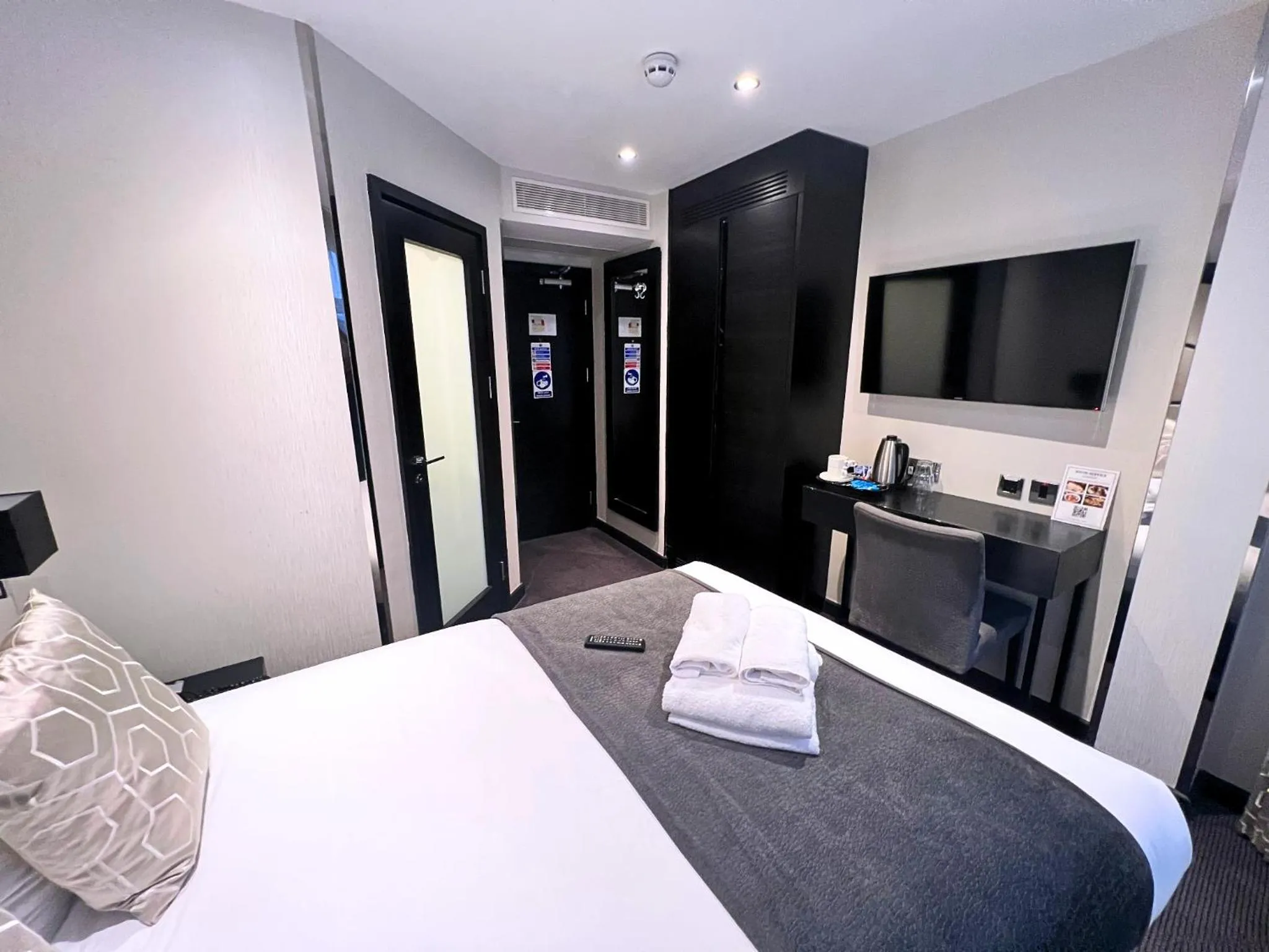 Bed in Great St Helen Hotel