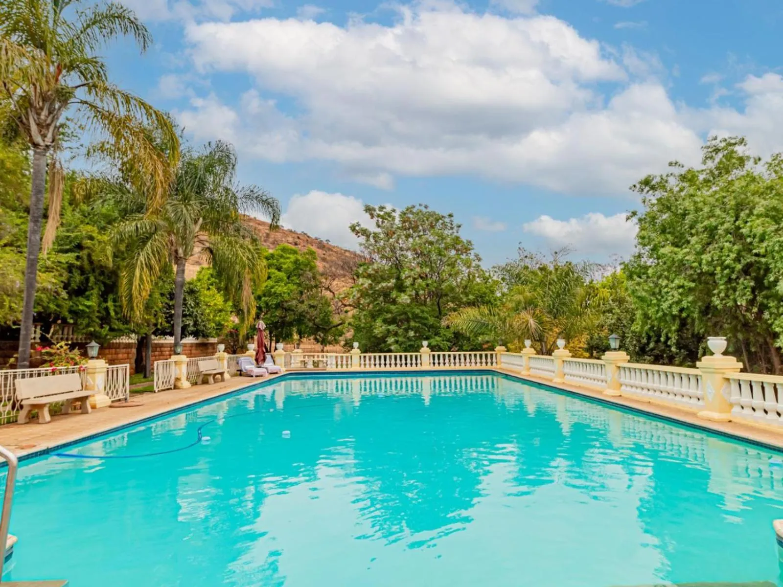 Swimming pool in Casta Diva Boutique Hotel