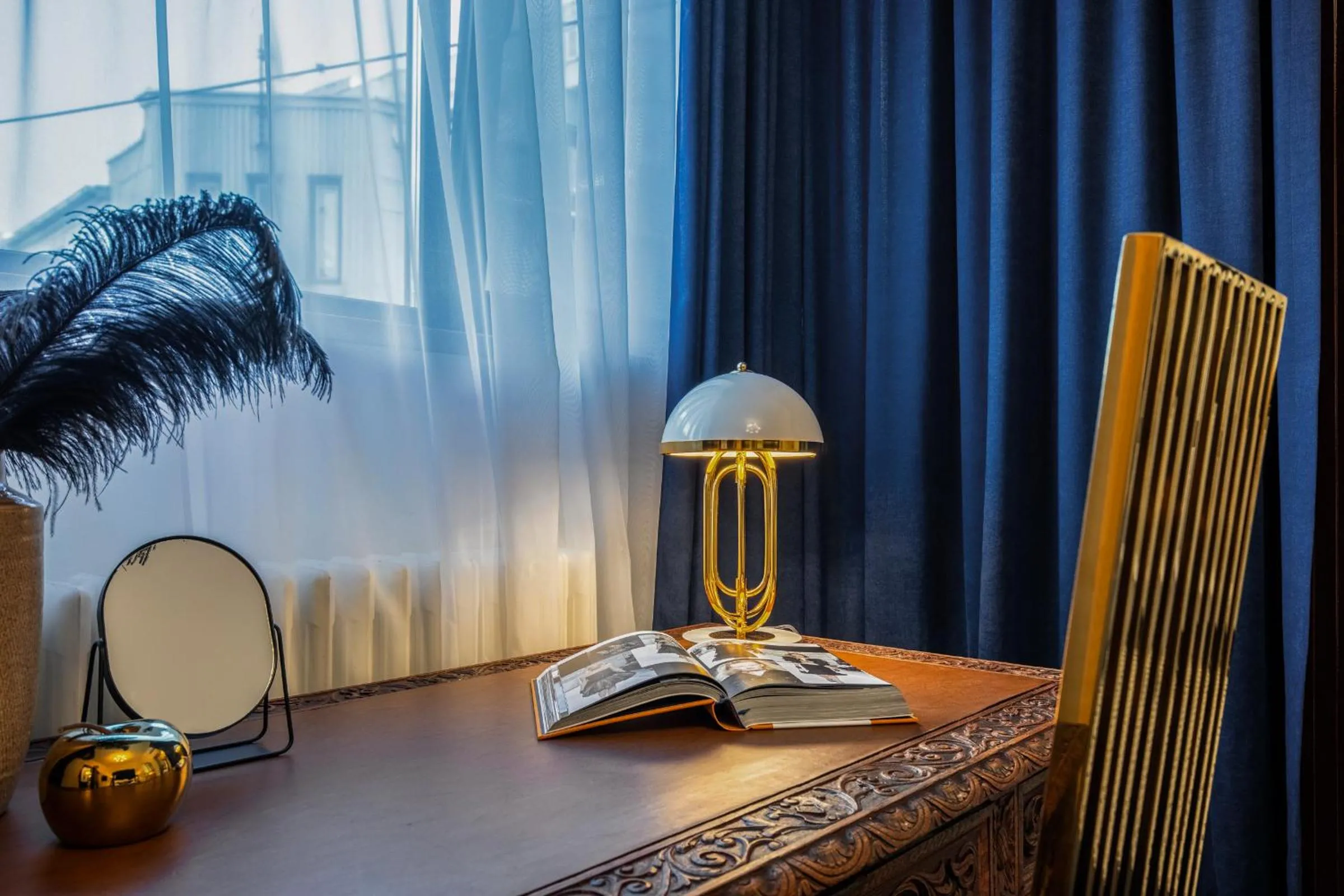 Decorative detail in The Great Gatsby