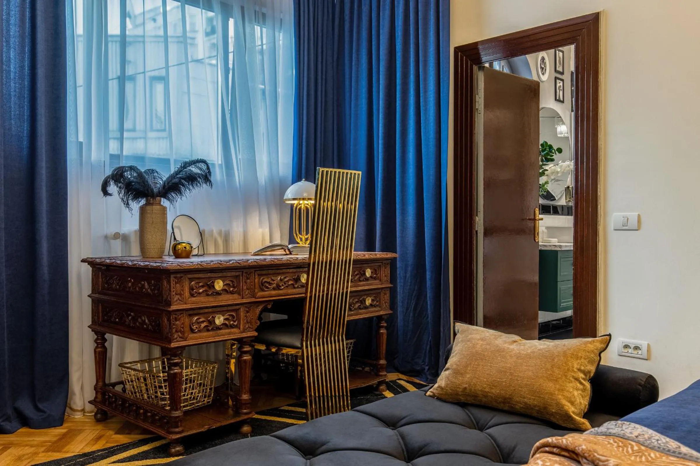 Bedroom in The Great Gatsby