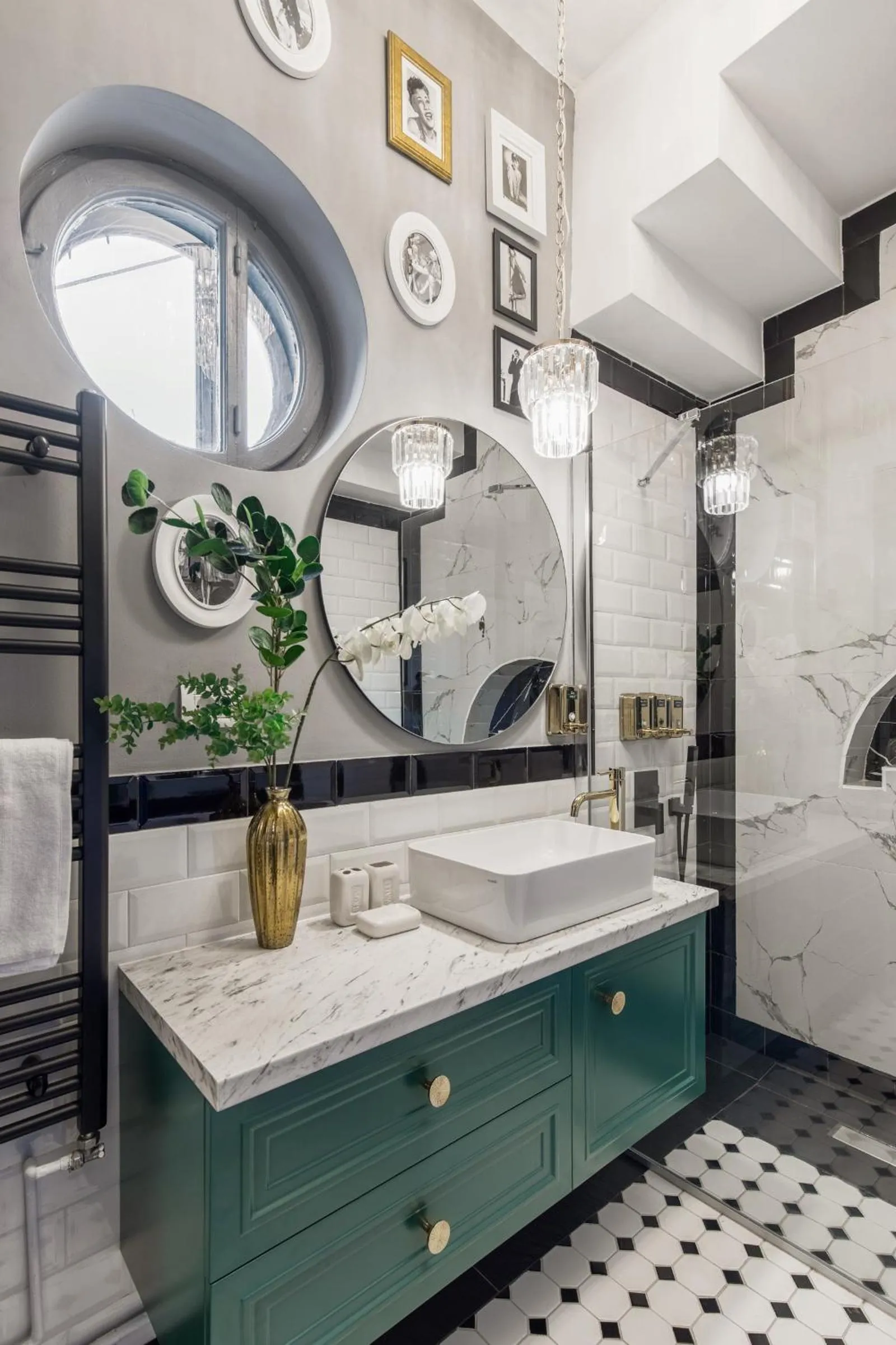 Bathroom in The Great Gatsby