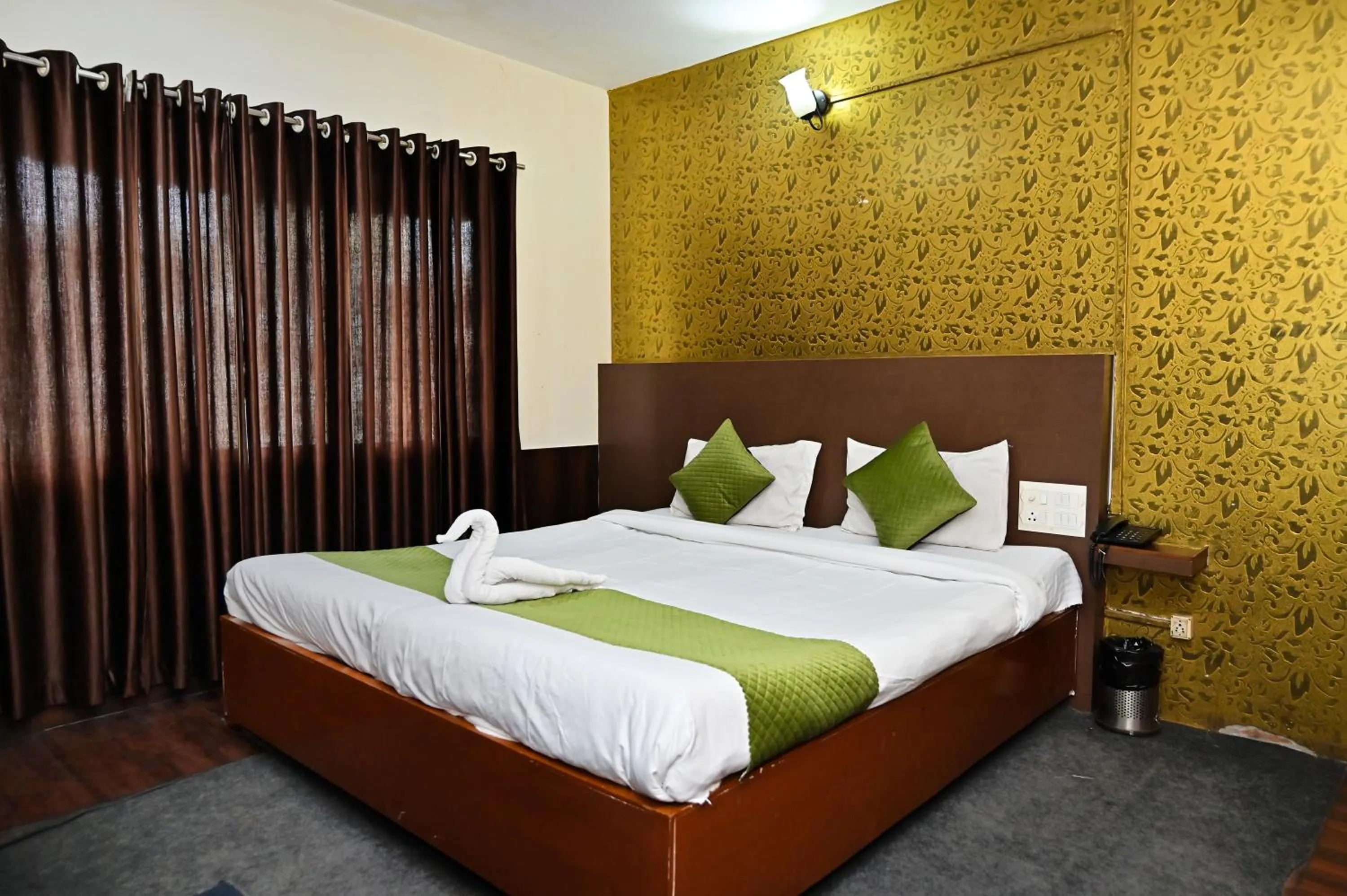 Bedroom, Bed in Holiday Inn Guest House Near Nemcare Hospital