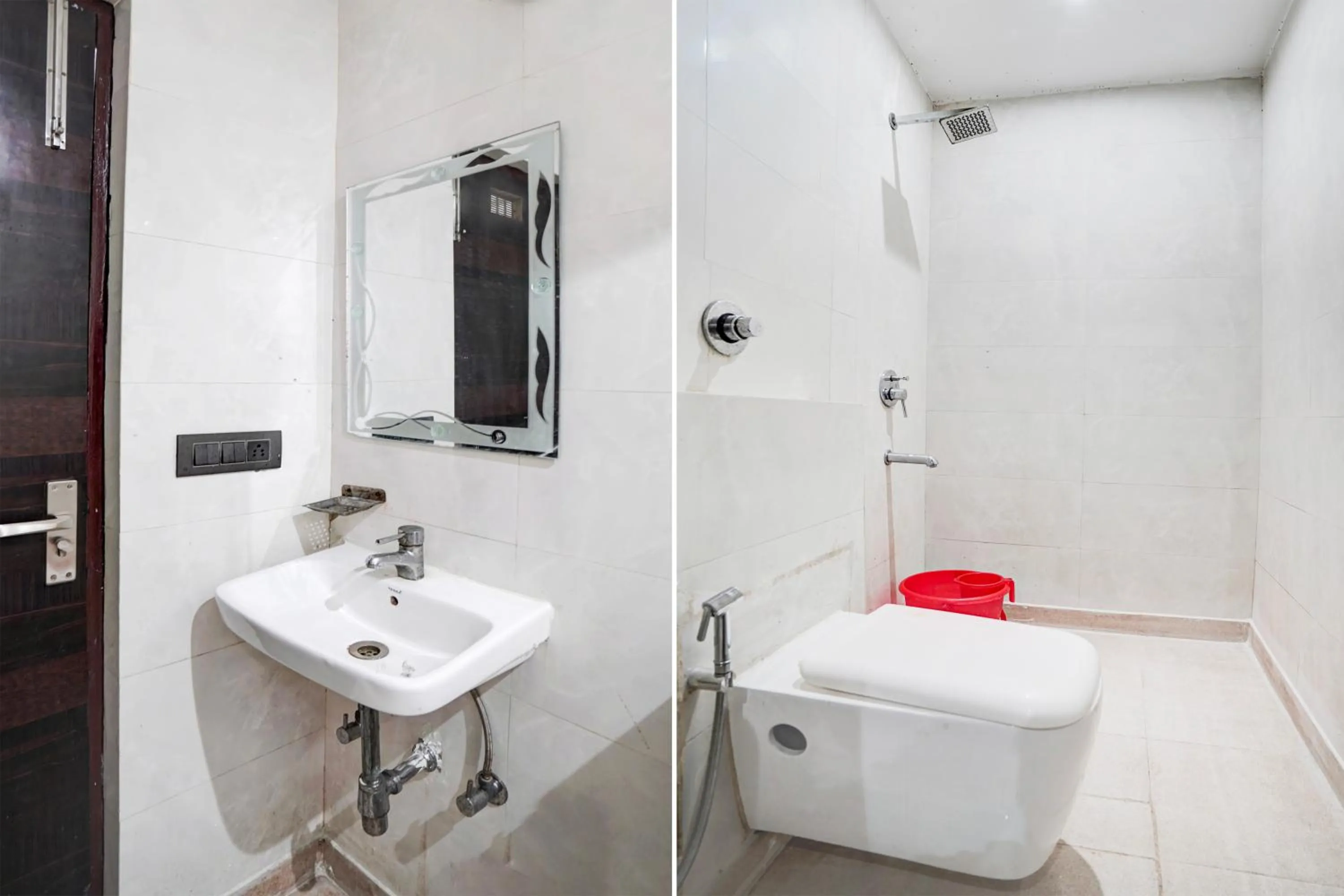 Toilet in Kings Court Hotel Pitampura