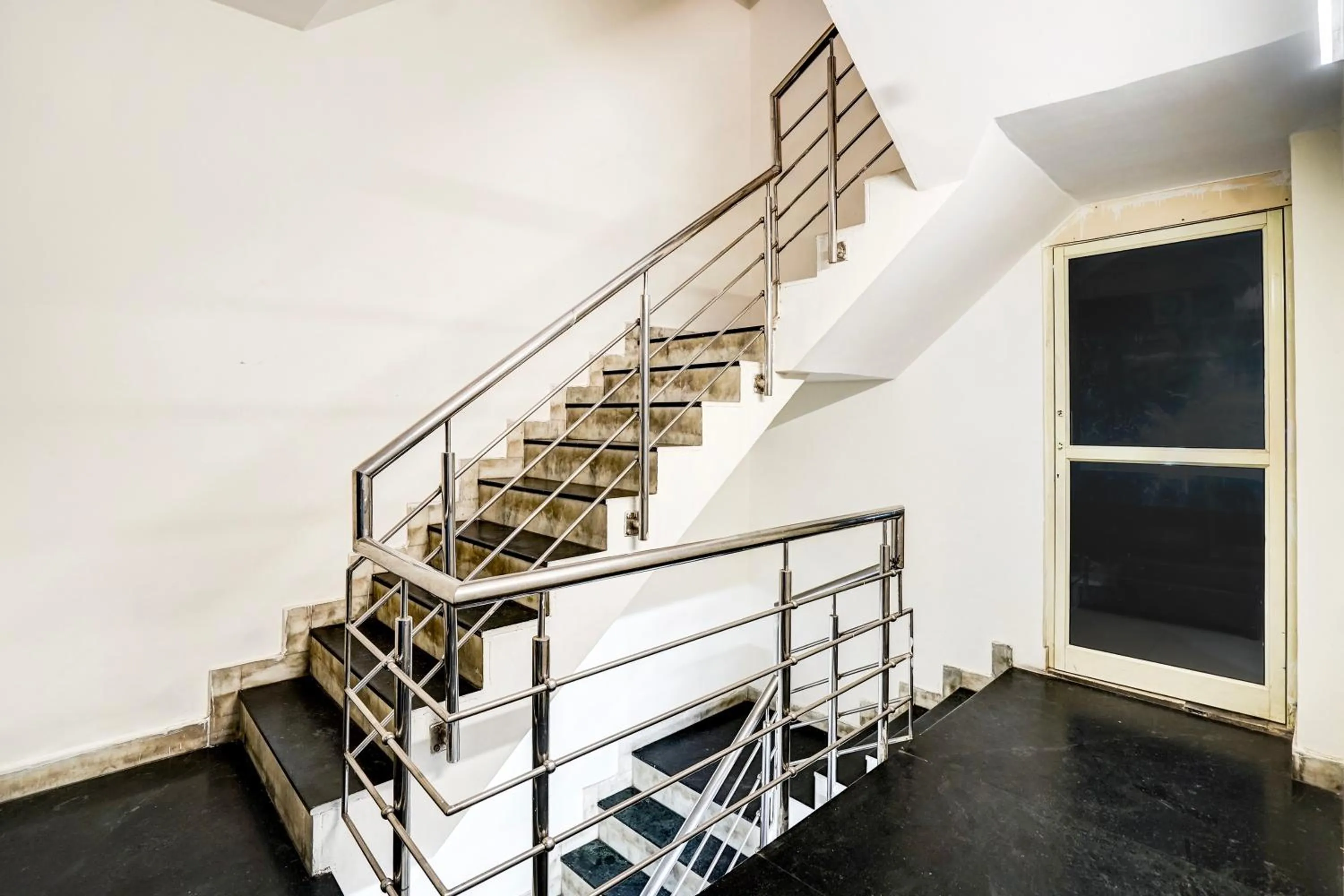 Kings Court Hotel Pitampura