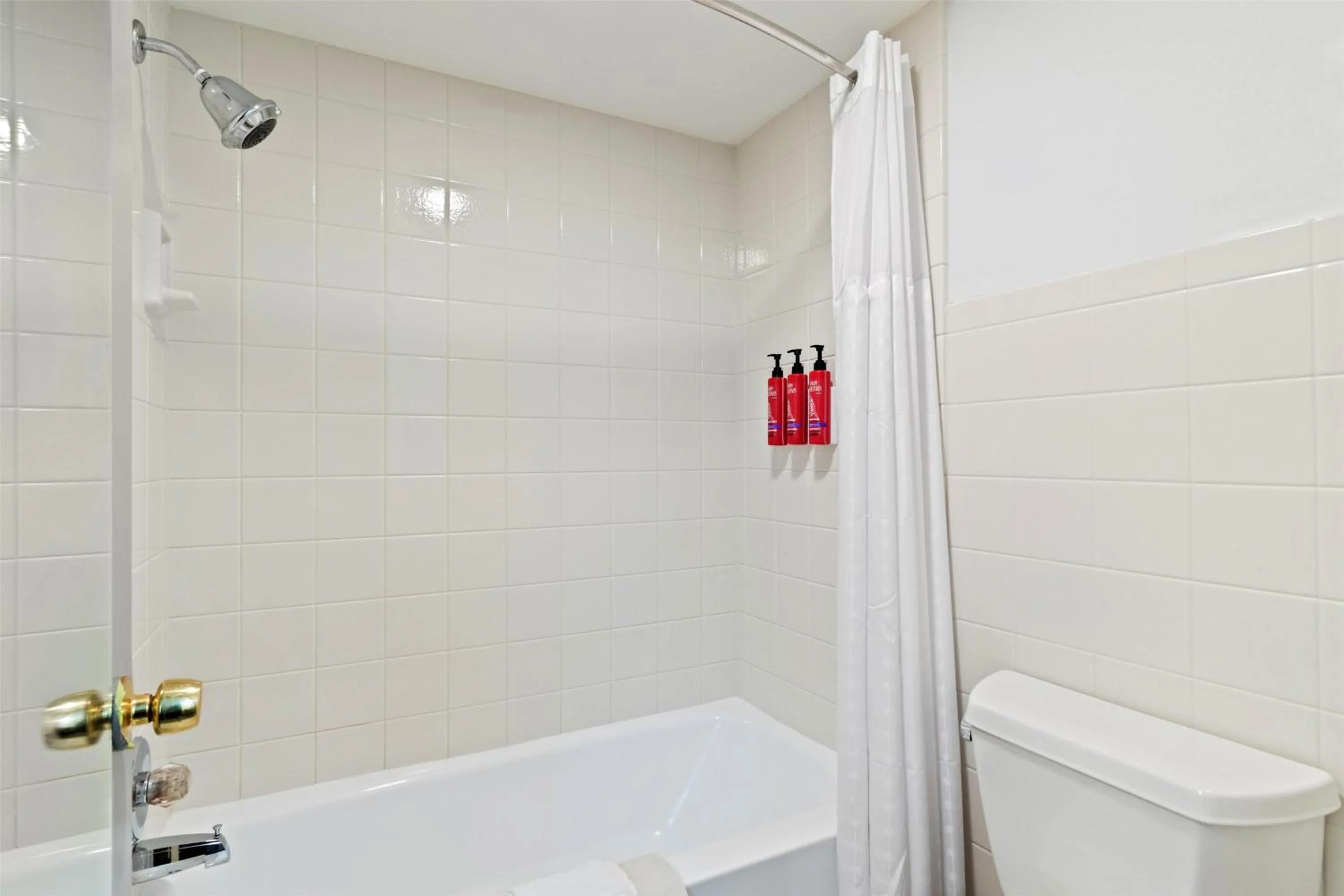 Bathroom in SureStay Studio by Best Western Paradise Lancaster County
