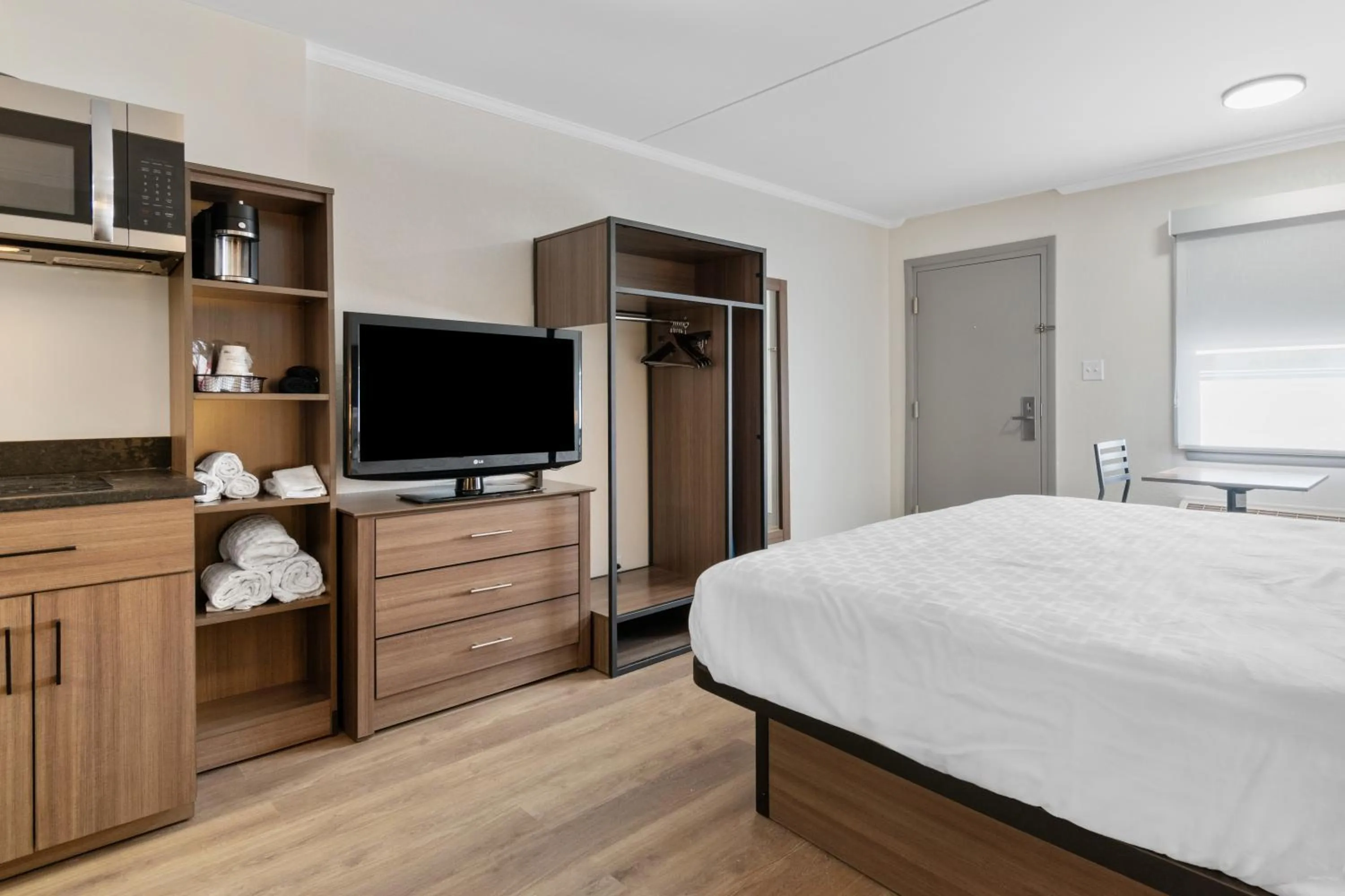 Photo of the whole room, Bed in SureStay Studio by Best Western Paradise Lancaster County