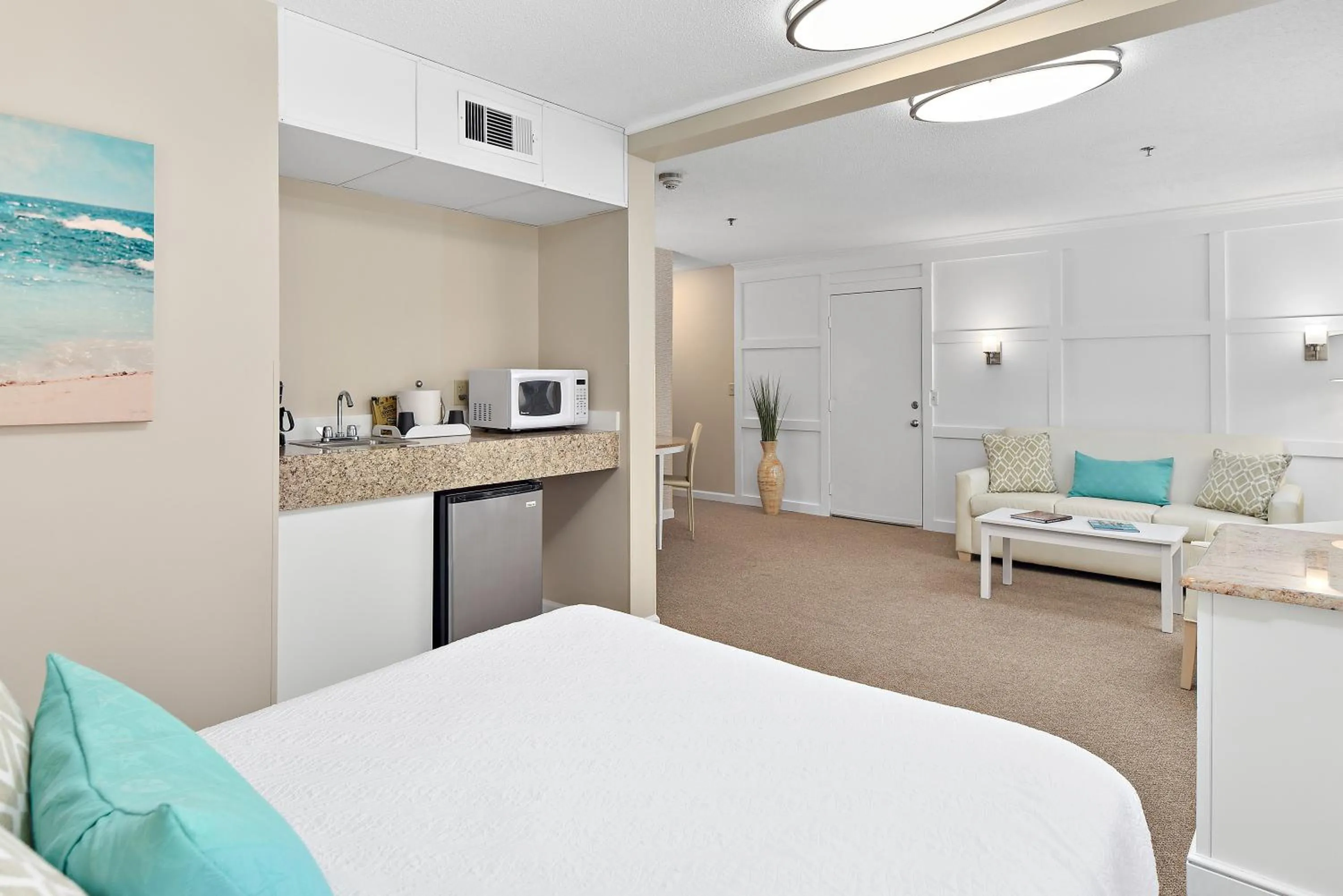 Seating area, Bed in Brighton Suites Hotel
