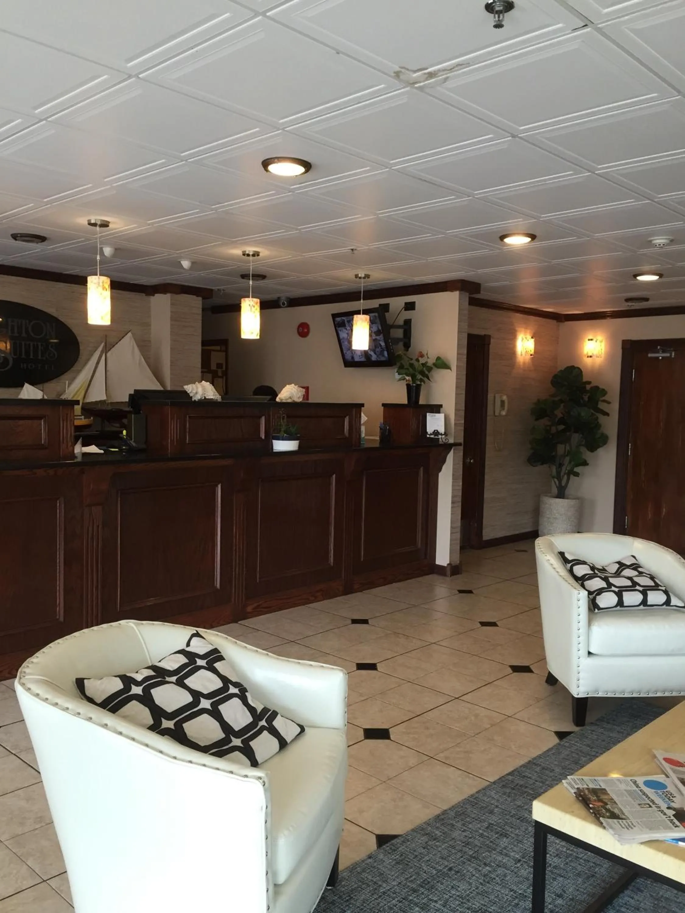 Lobby or reception in Brighton Suites Hotel