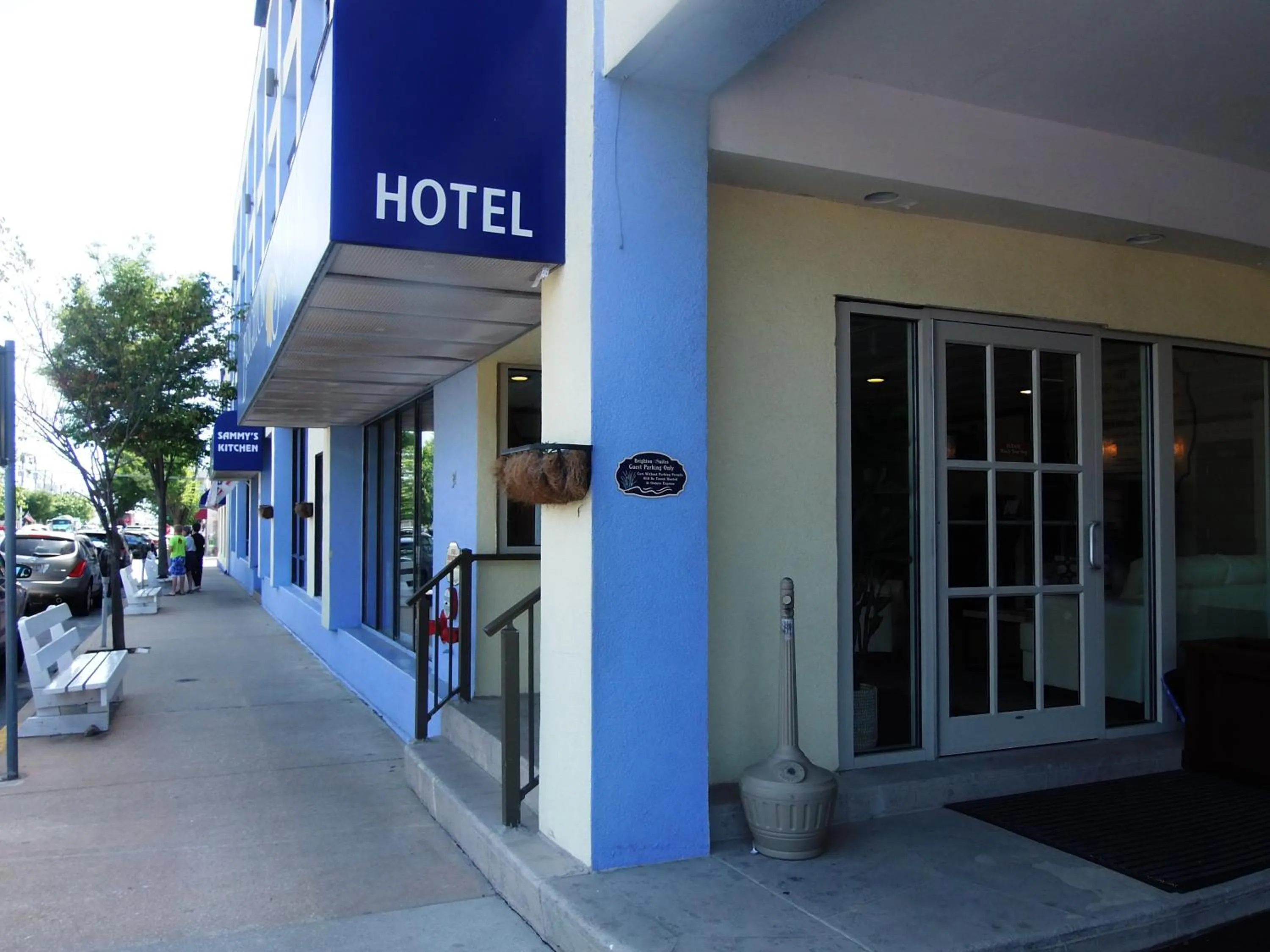Facade/entrance in Brighton Suites Hotel
