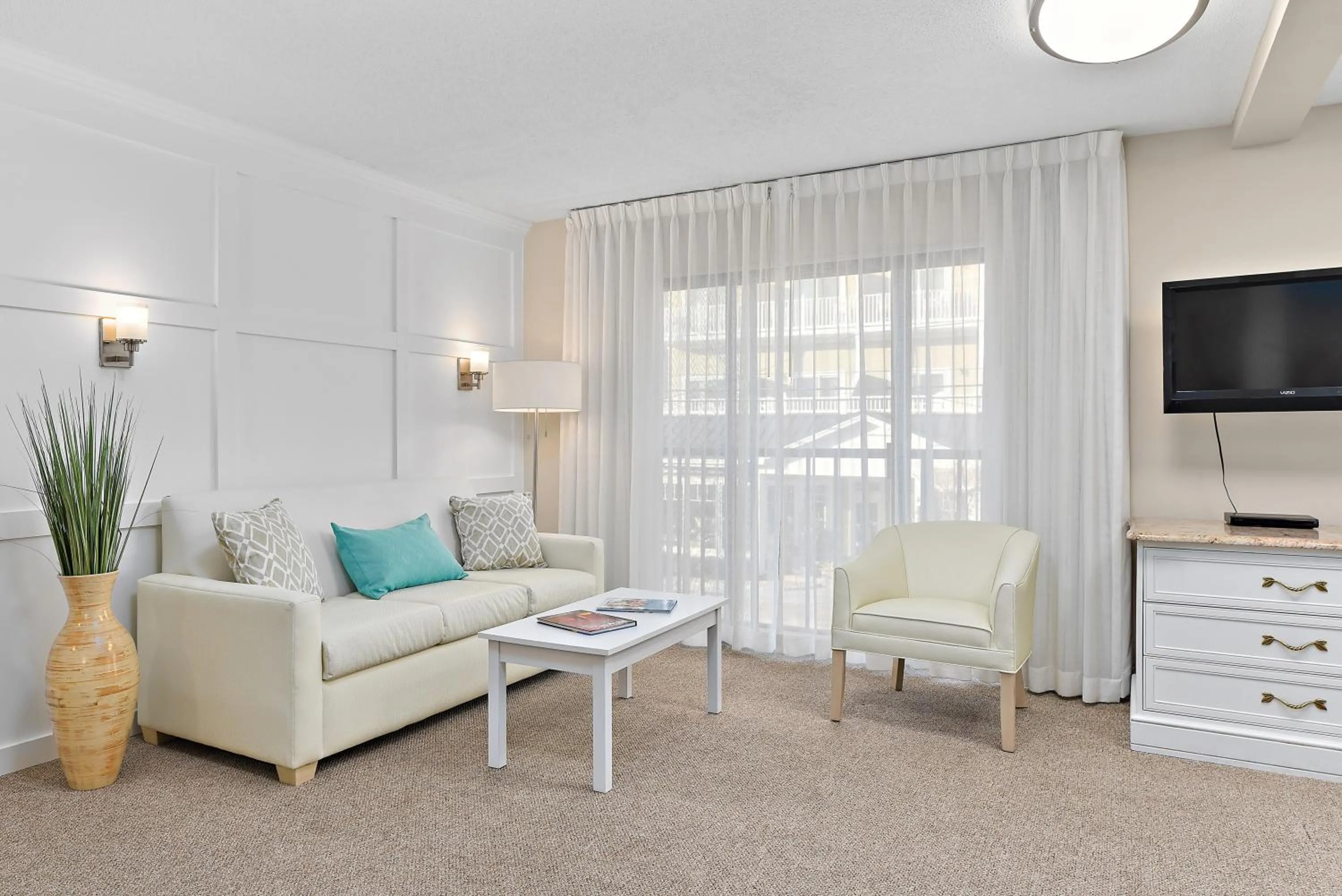 Living room in Brighton Suites Hotel