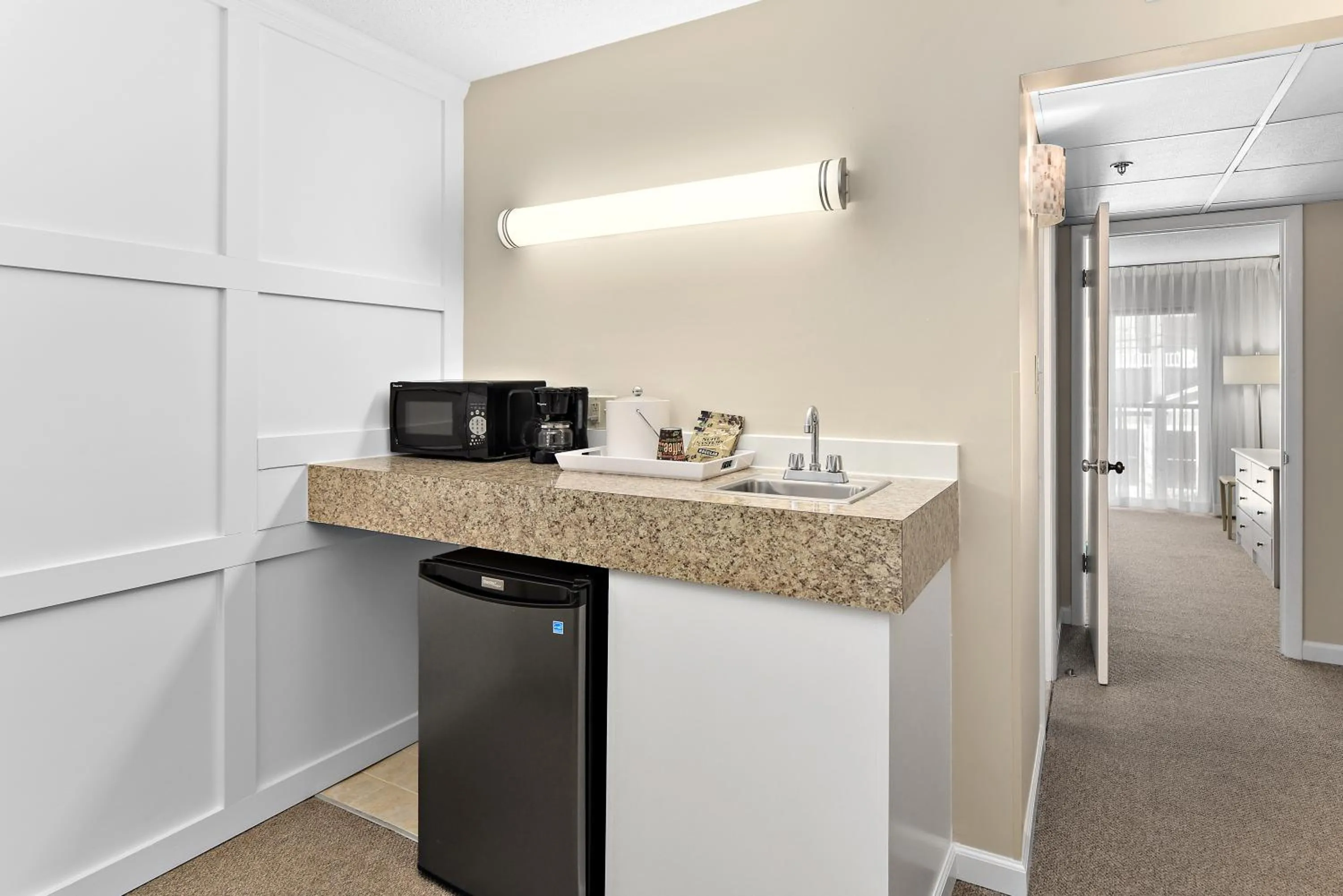 Coffee/tea facilities in Brighton Suites Hotel