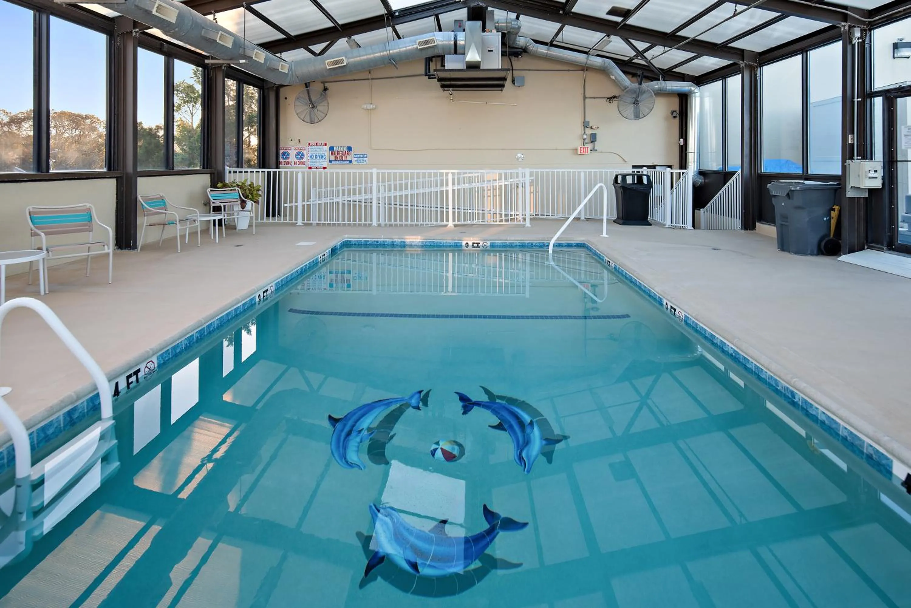 Swimming pool in Brighton Suites Hotel
