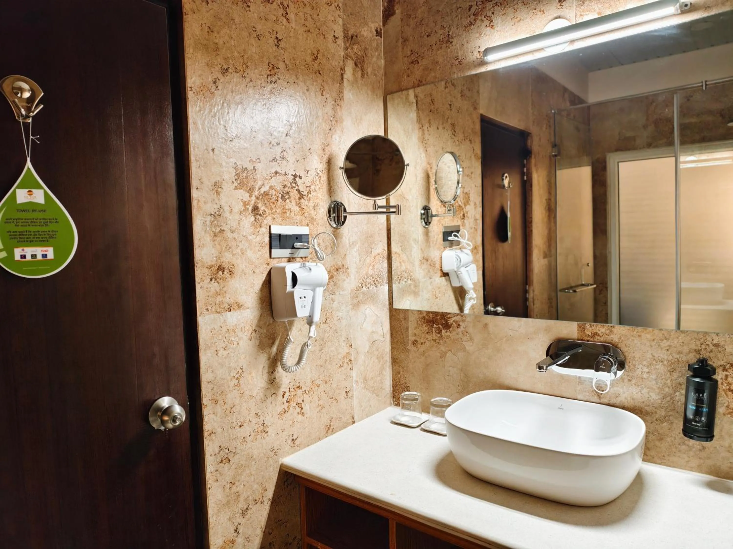 Shower in Clarion Hotel De Renees Gangtok