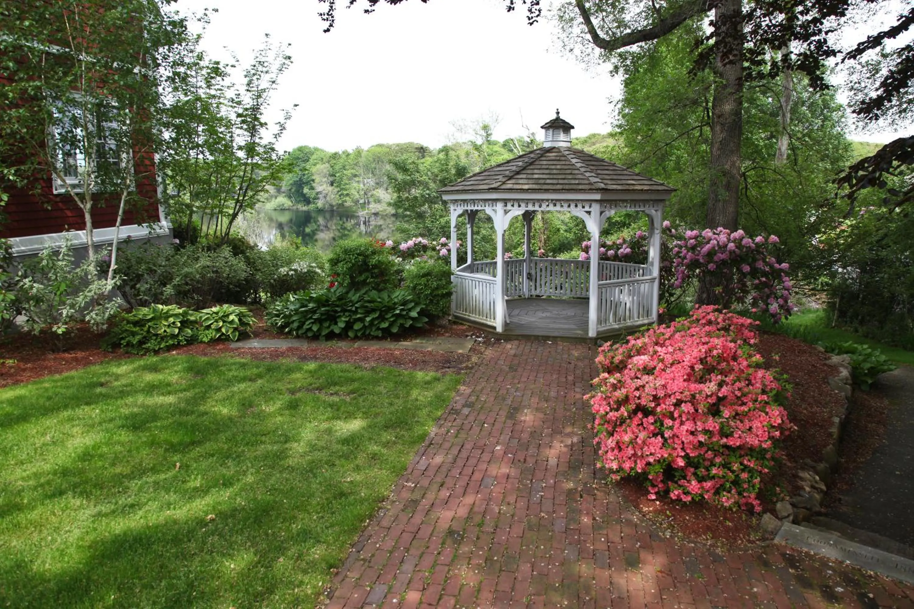 Garden view in The Coonamessett