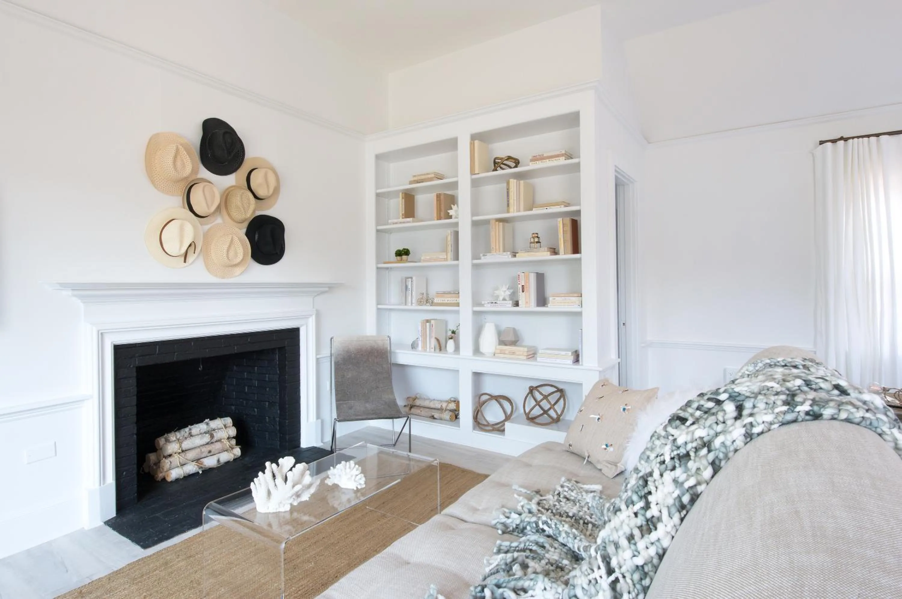 Living room, Bed in The Coonamessett