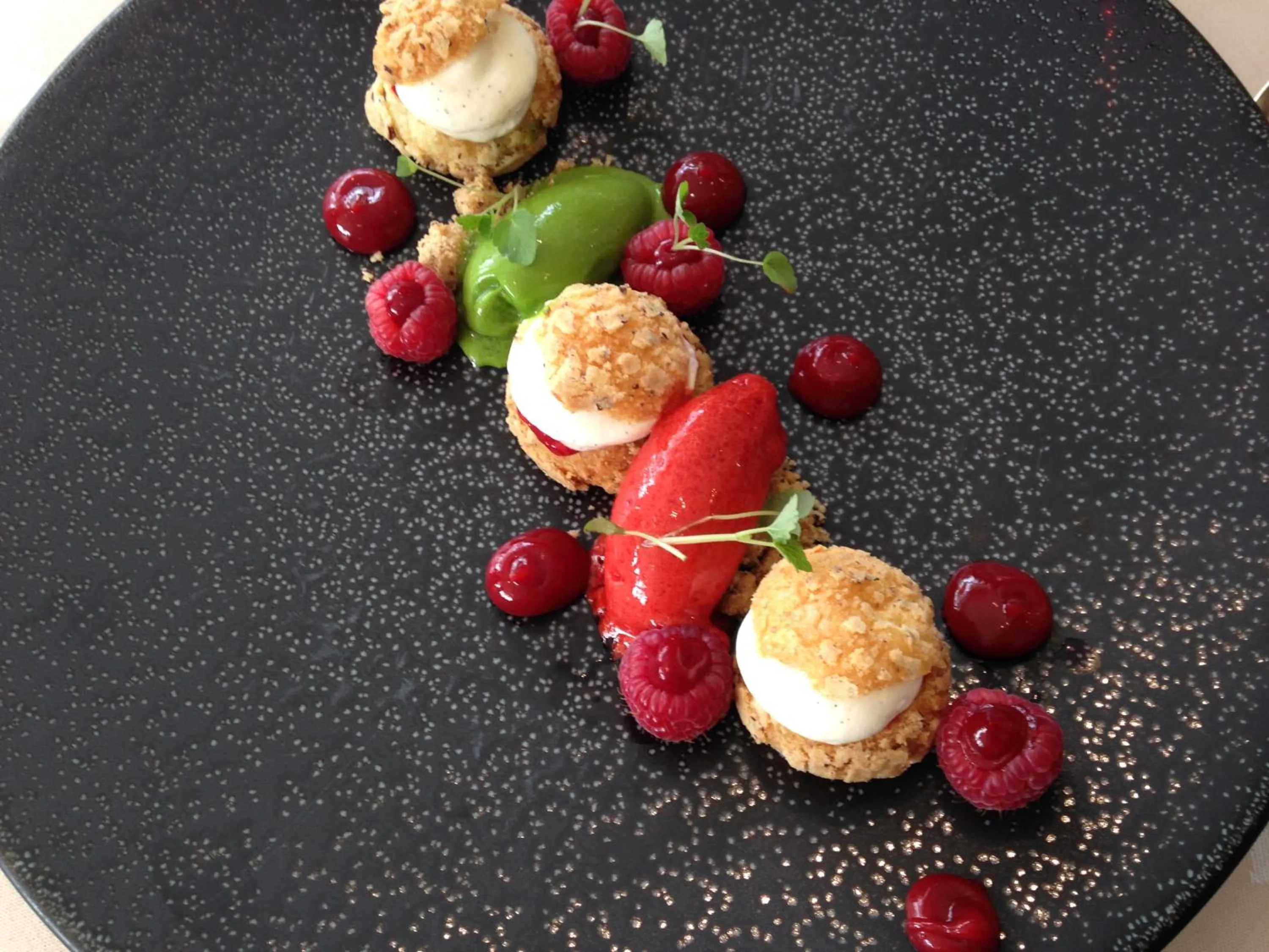 Restaurant/places to eat in Les Chambres Lauryvan