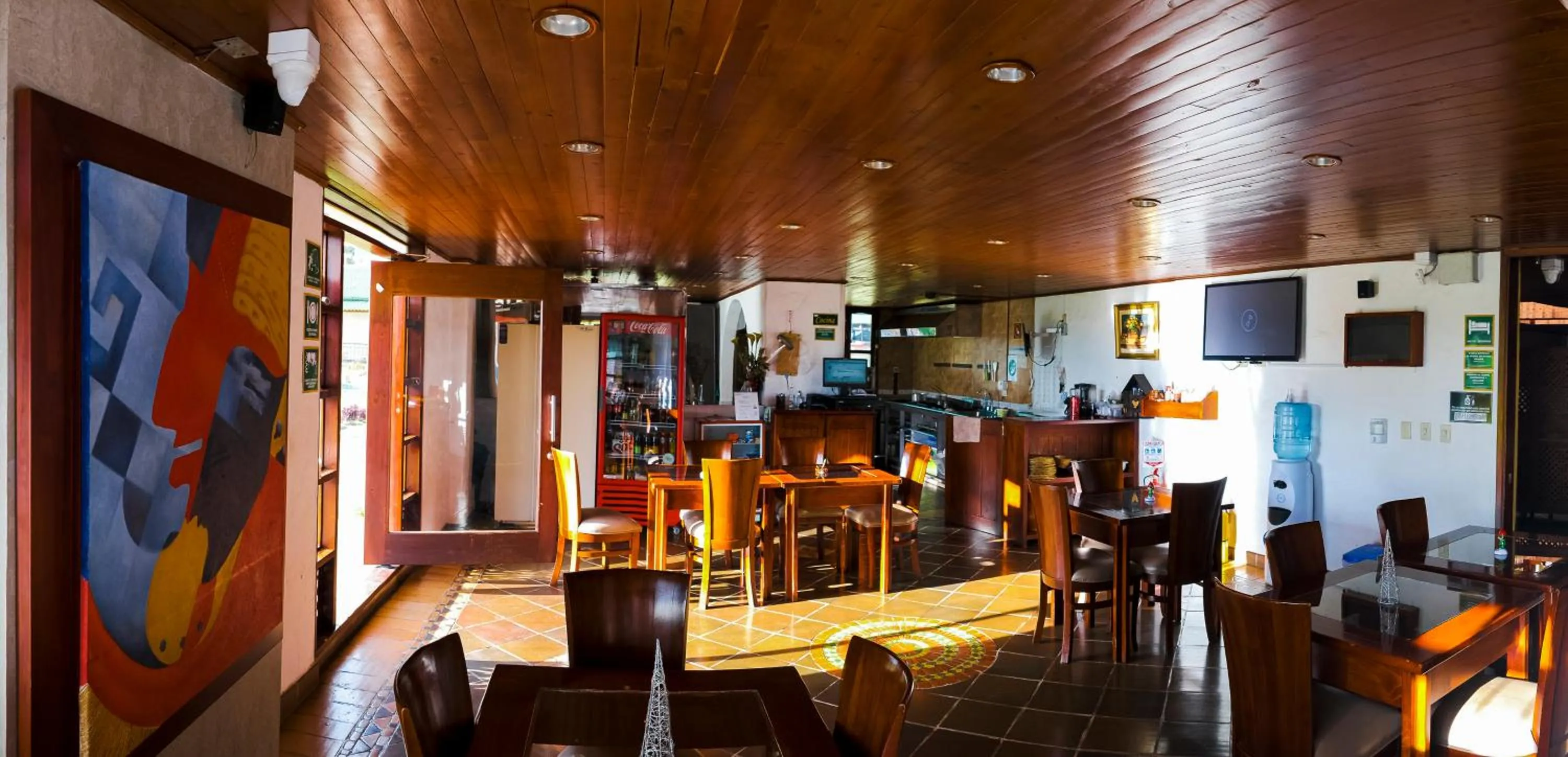 Restaurant/places to eat in Hotel La Libertad