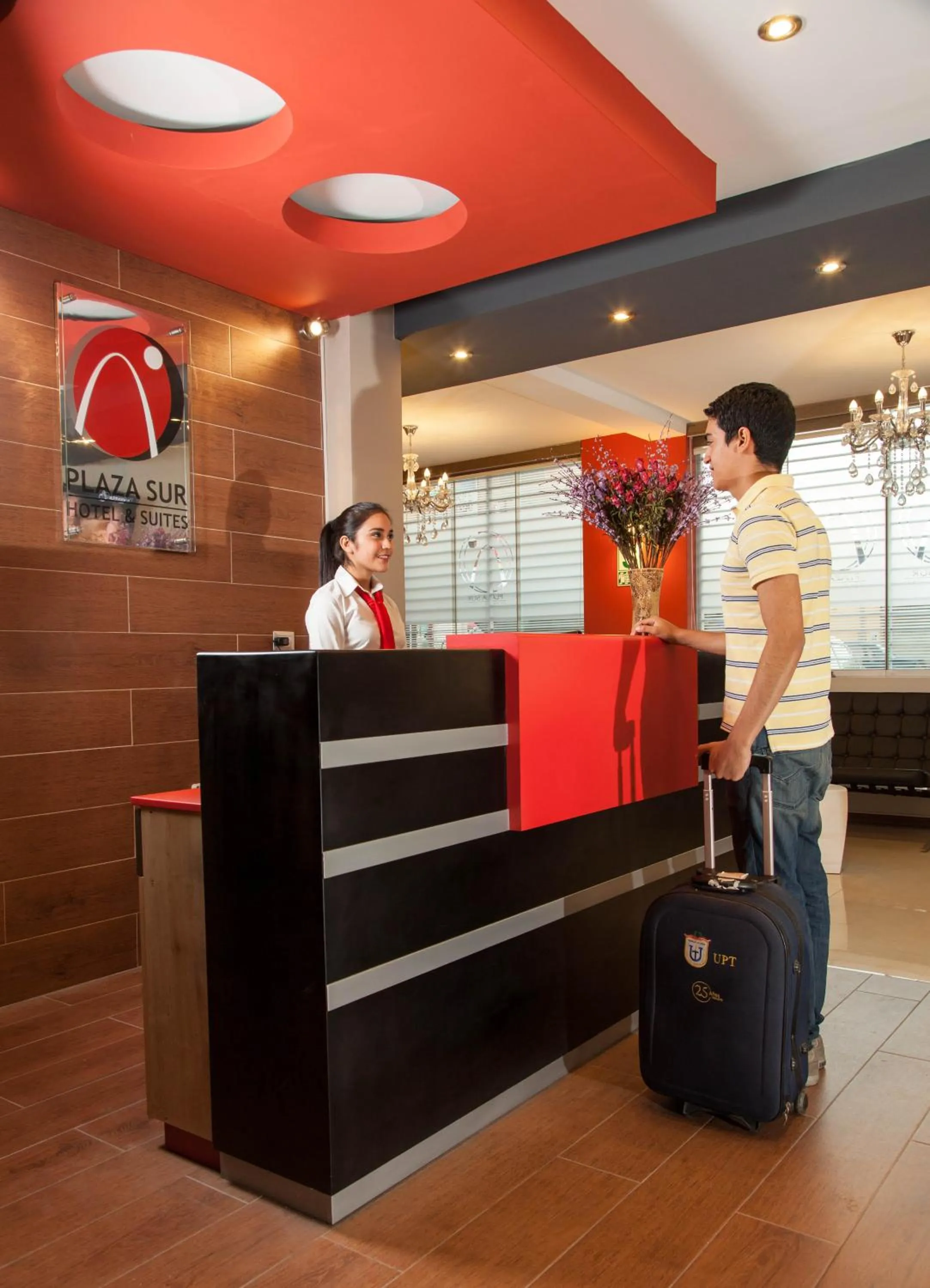 Lobby or reception in Plaza Sur Hotel & Suites