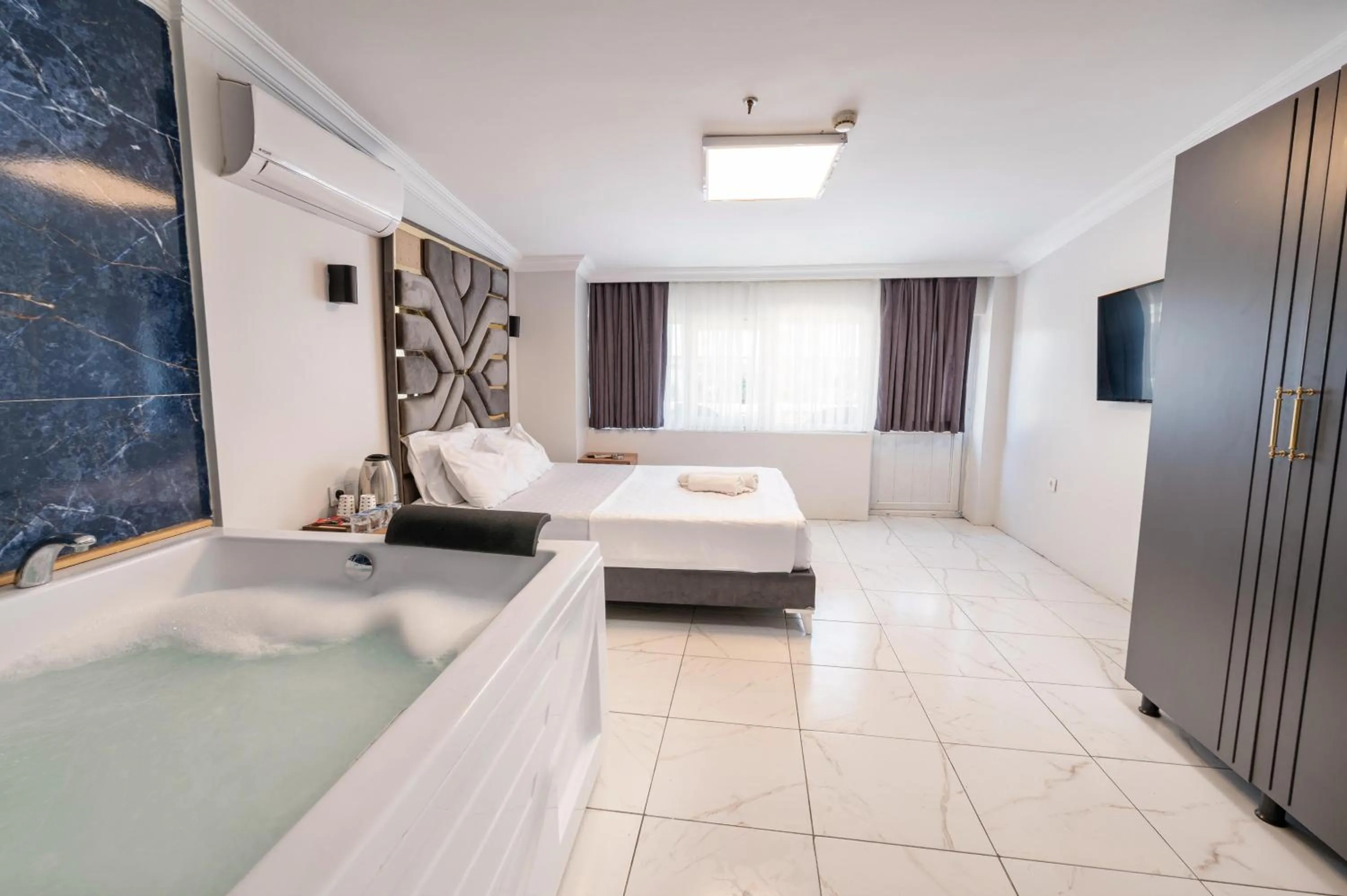 Bed in Highway 34 Hotel