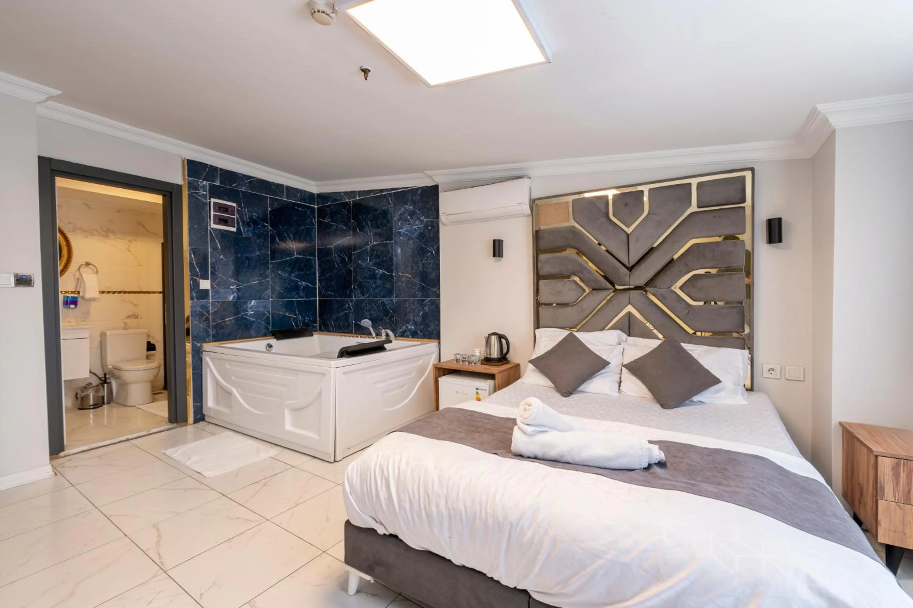 Bed in Highway 34 Hotel