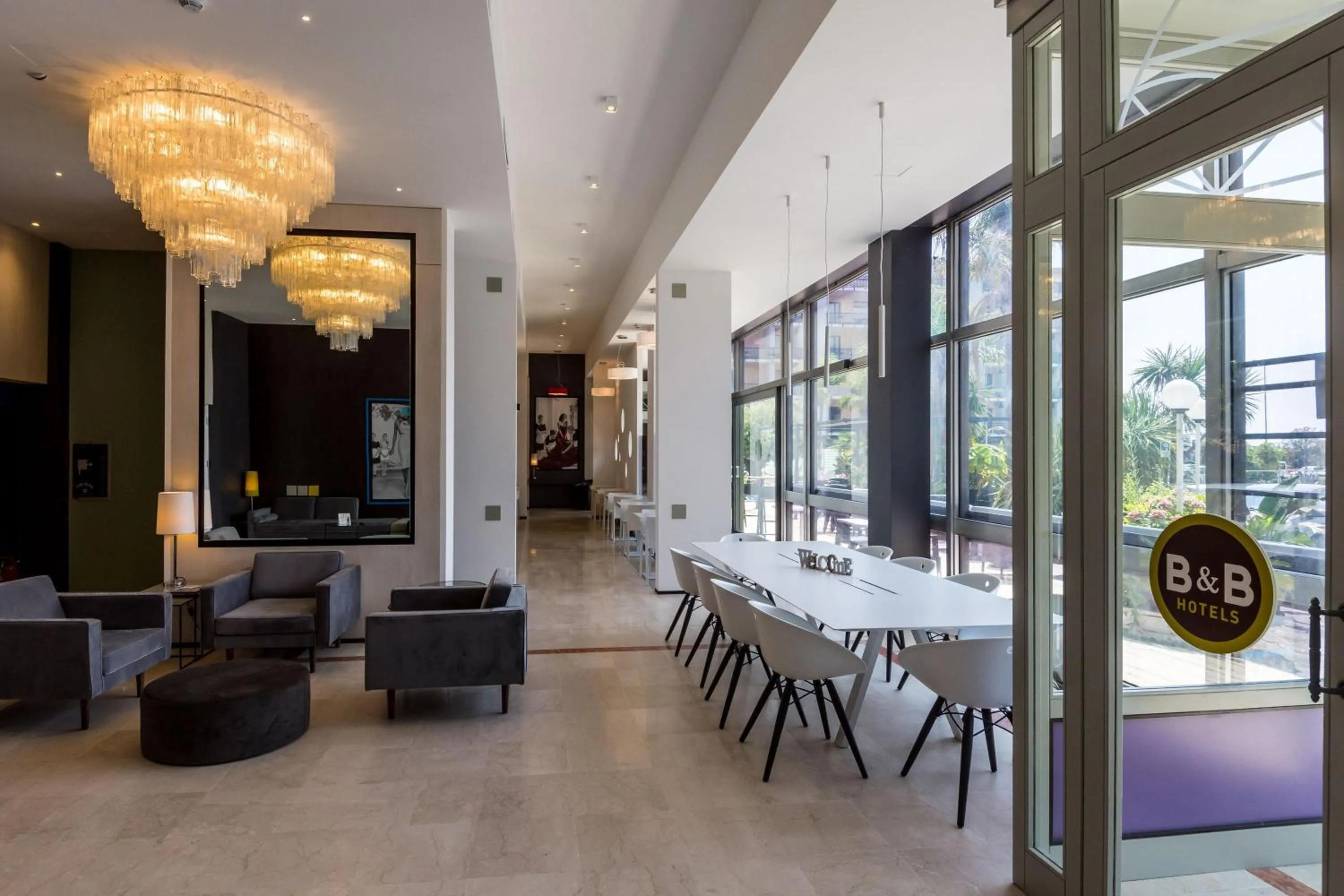 Lounge or bar in B&B Hotel Savona