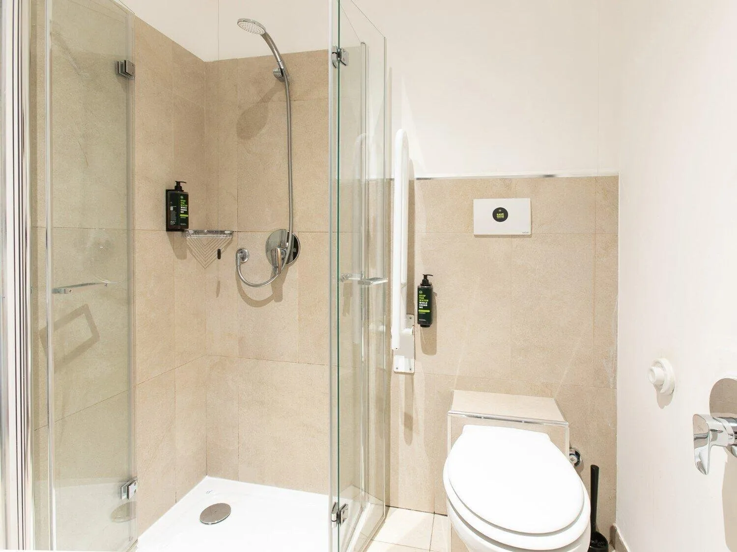 Photo of the whole room in B&B Hotel Savona